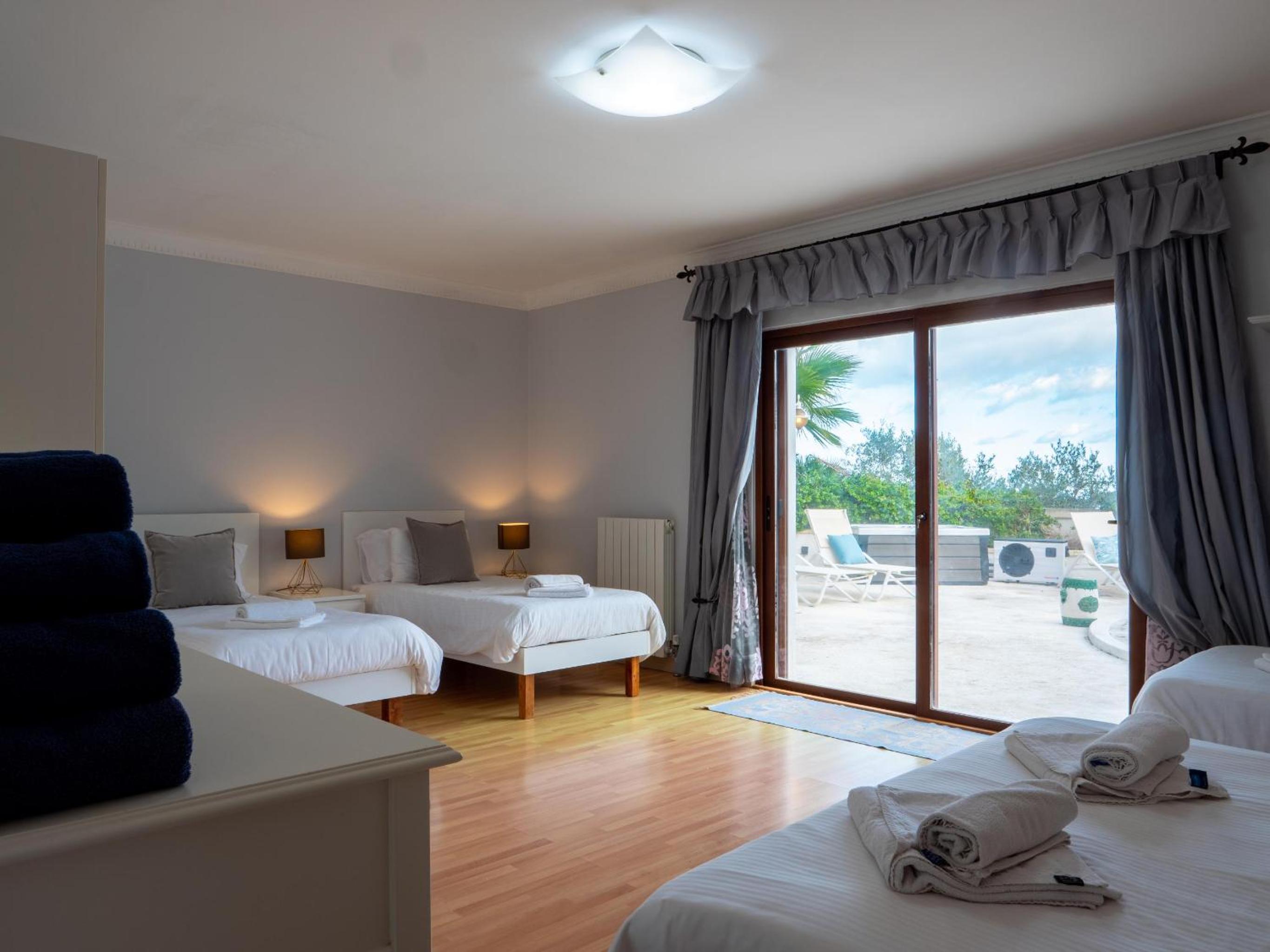 Villa Alexandra: Sea Views Pool Jacuzzi Sauna