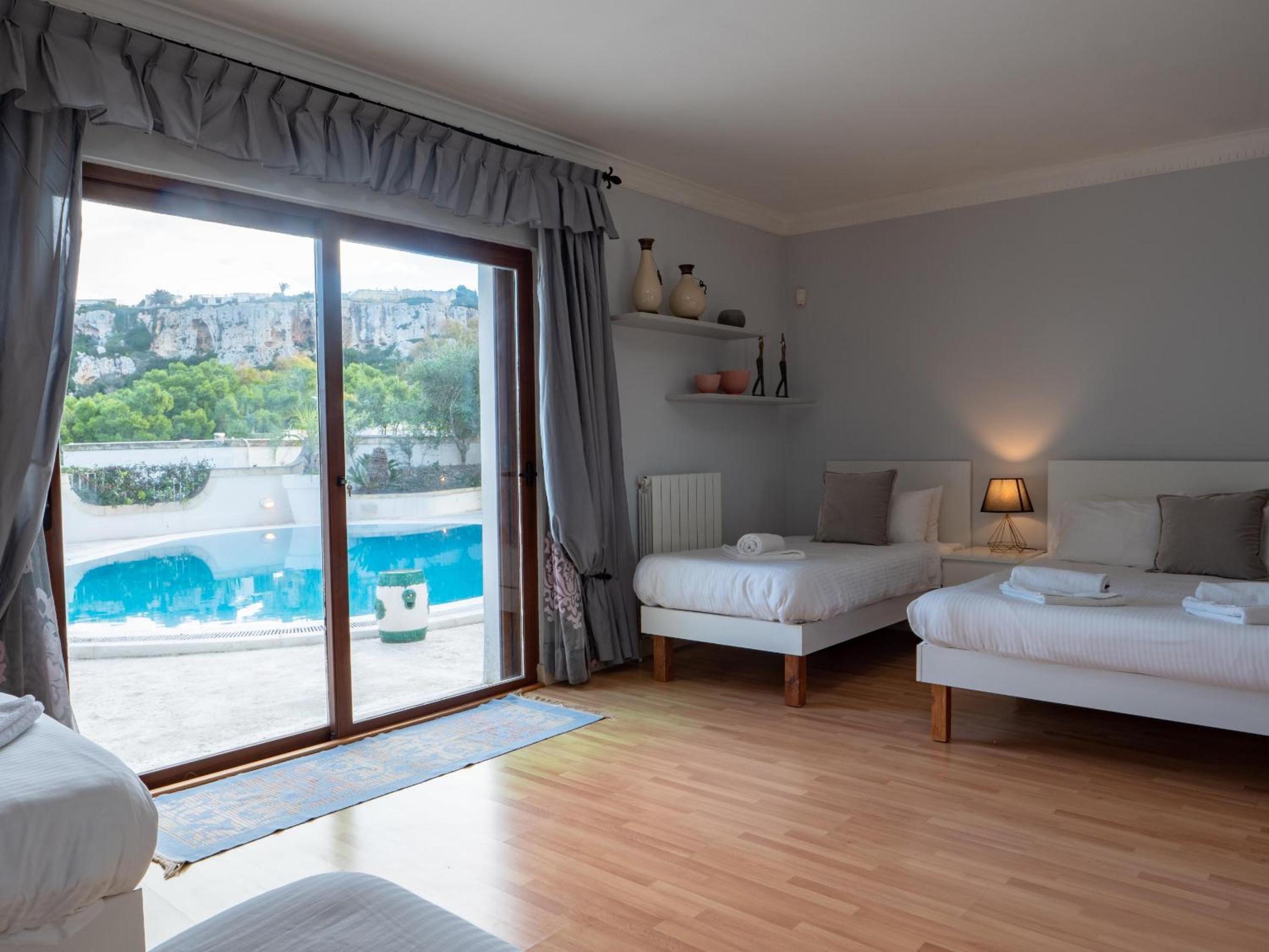 Villa Alexandra: Sea Views Pool Jacuzzi Sauna