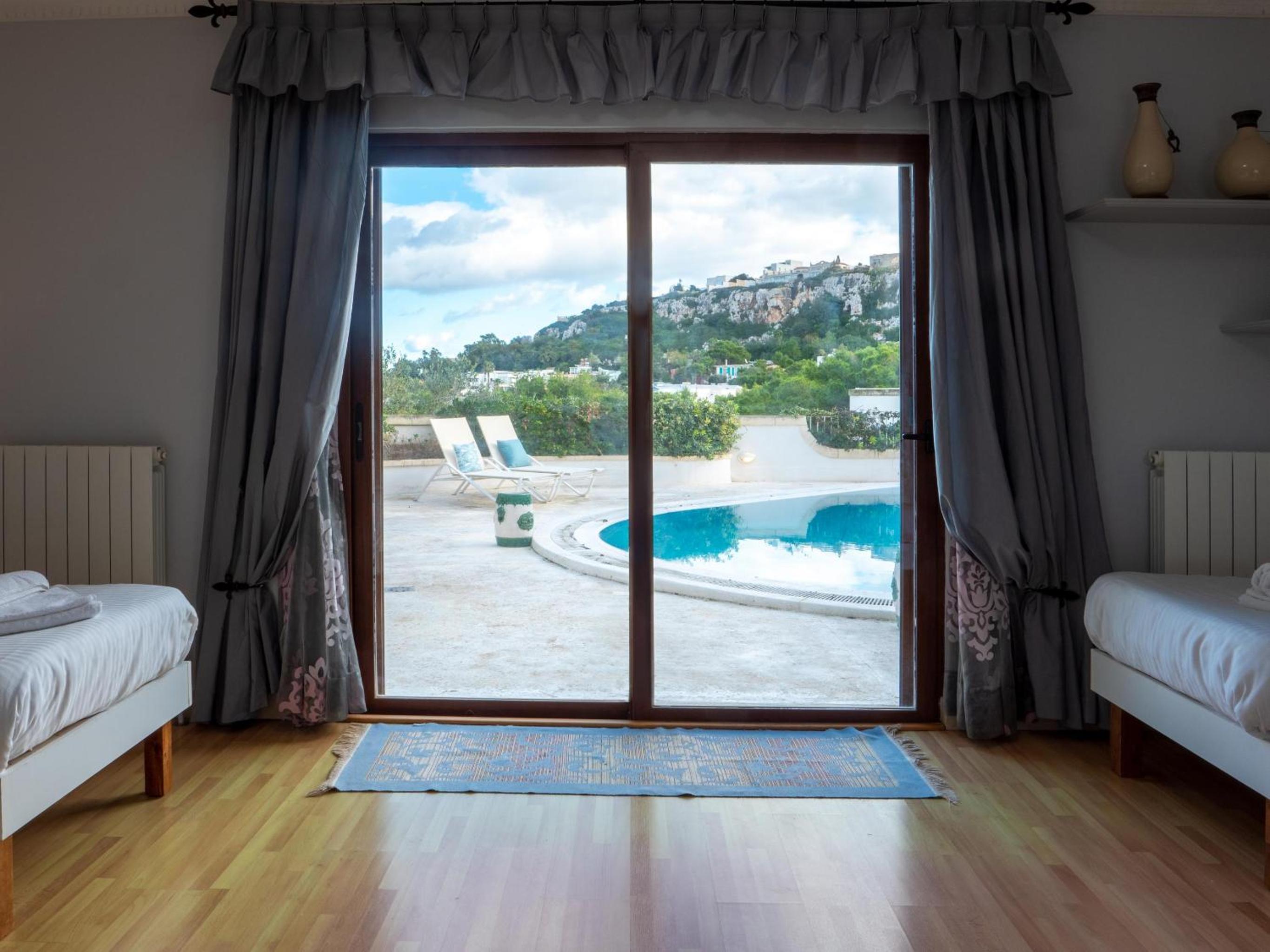 Villa Alexandra: Sea Views Pool Jacuzzi Sauna