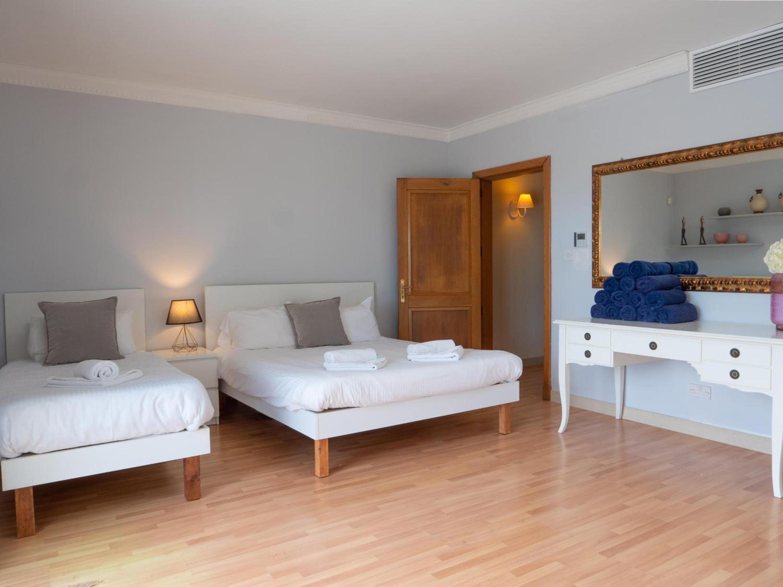 Villa Alexandra: Sea Views Pool Jacuzzi Sauna