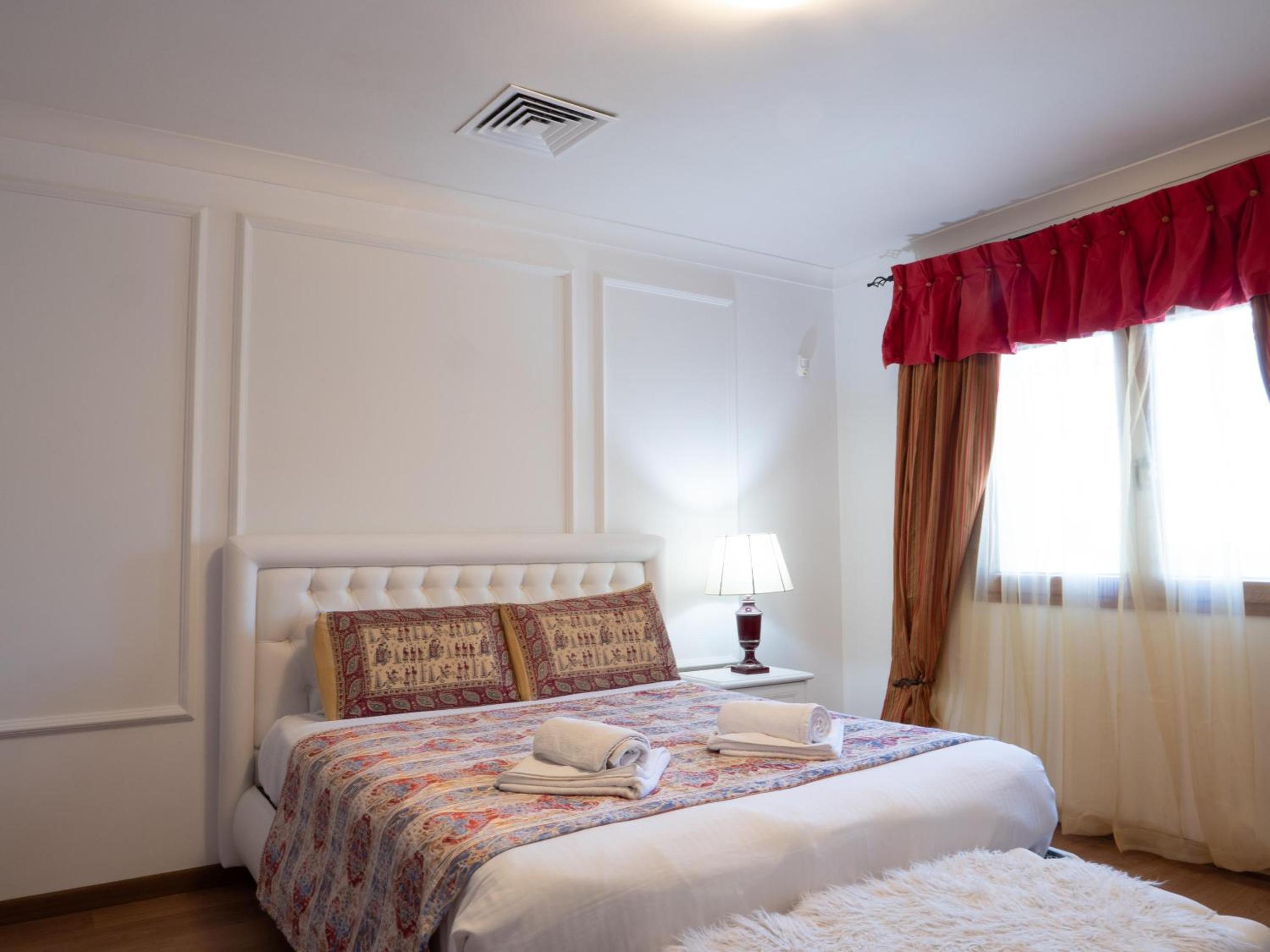 Villa Alexandra: Sea Views Pool Jacuzzi Sauna