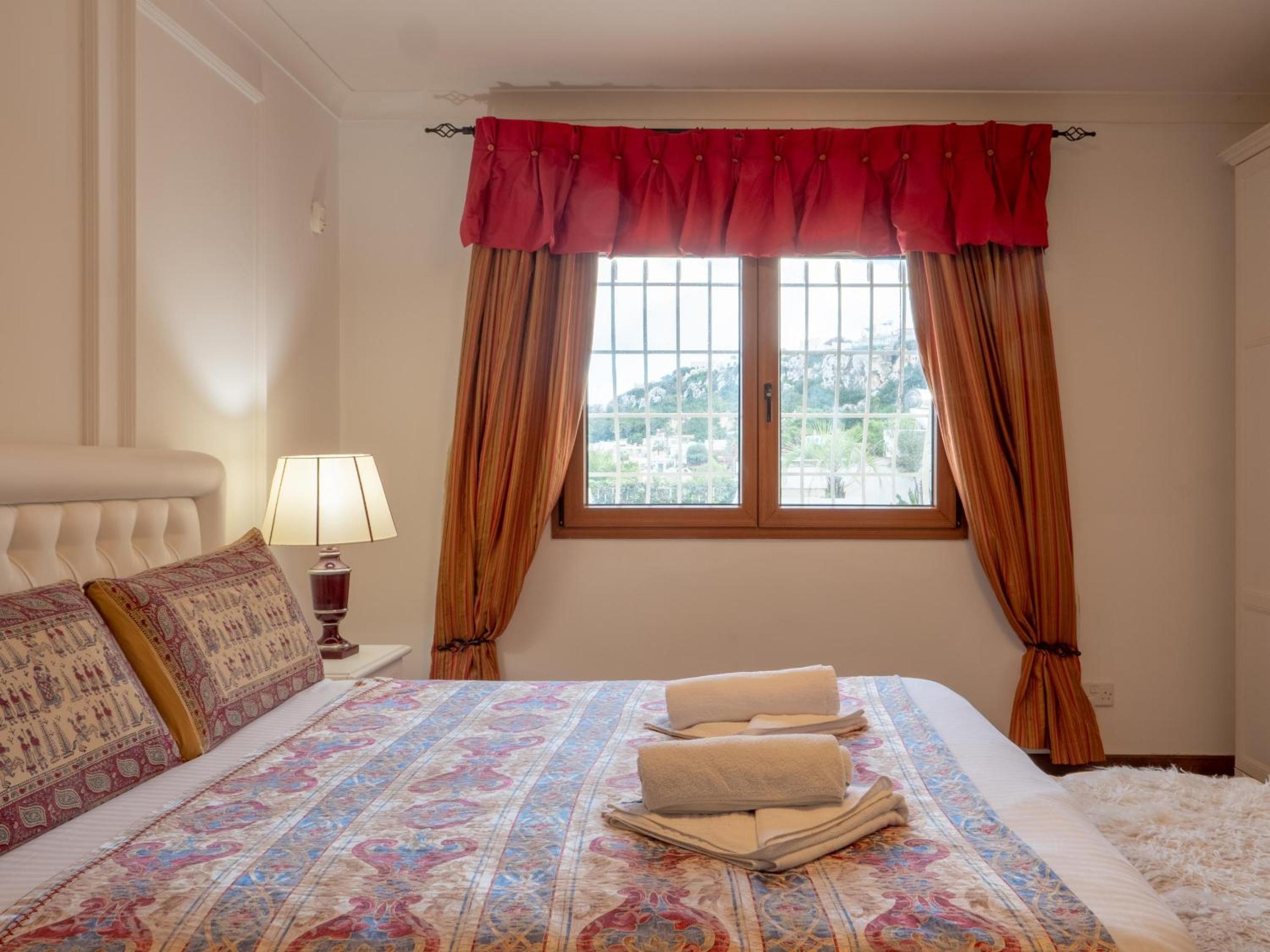Villa Alexandra: Sea Views Pool Jacuzzi Sauna