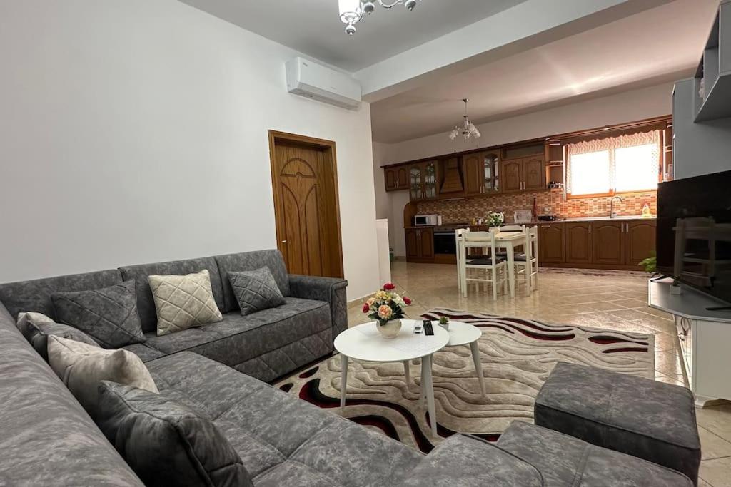 Art's Apartment