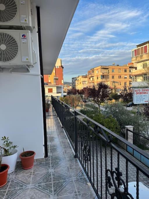 Art's Apartment