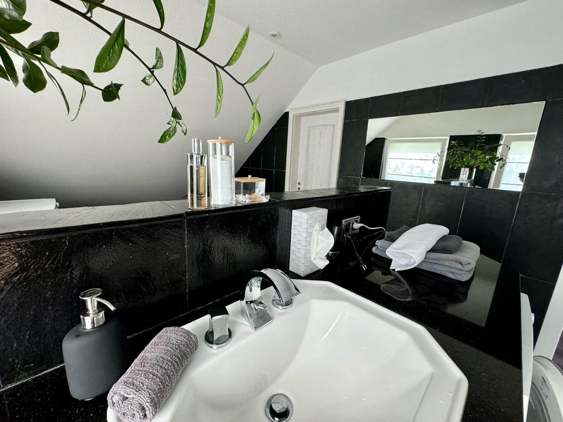 Modern House Gehrden auf 2 Etagen, Nice Garten, Barbecue, Contactless Check-in, free parking