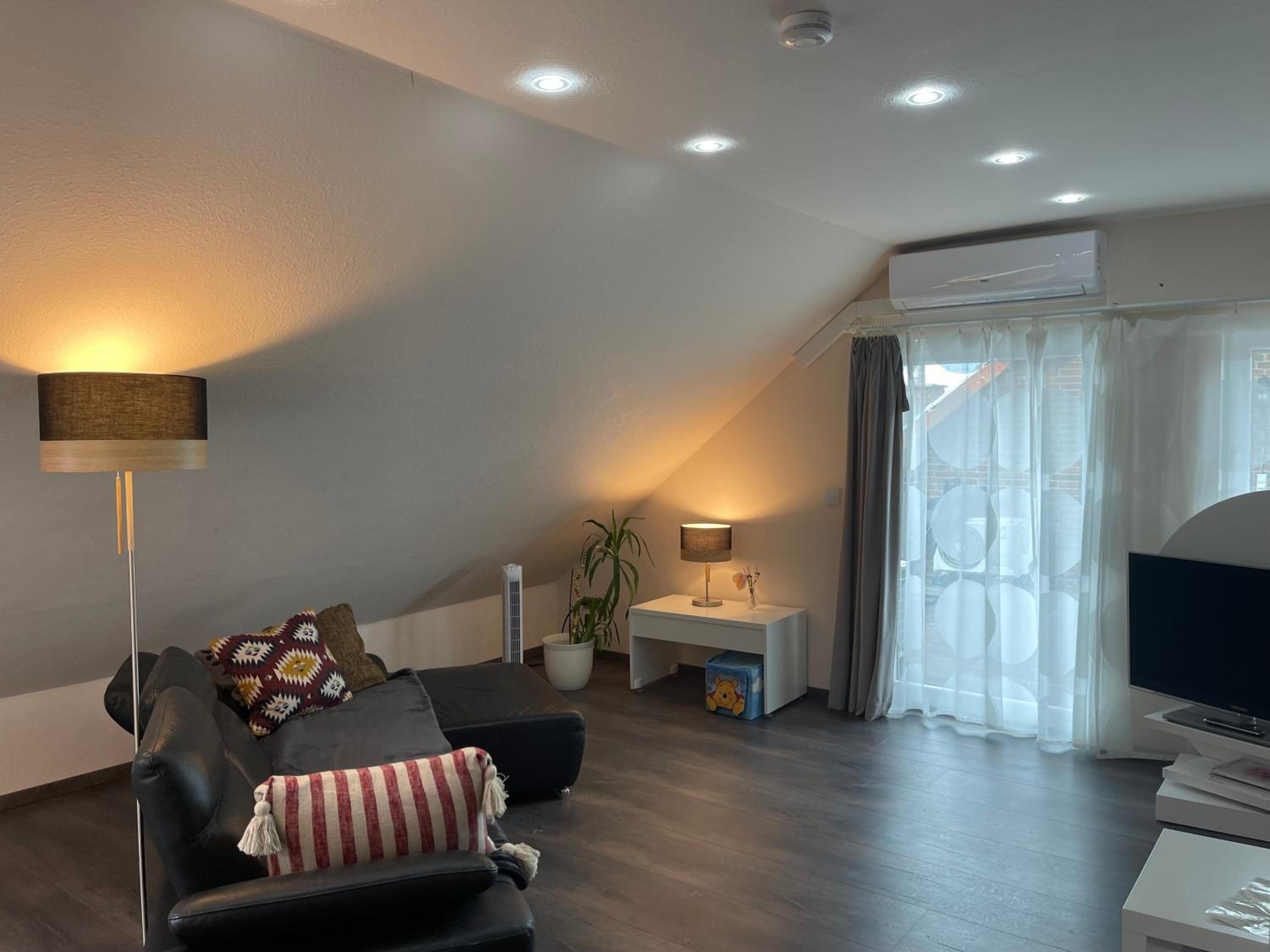 Modern House Gehrden auf 2 Etagen, Nice Garten, Barbecue, Contactless Check-in, free parking