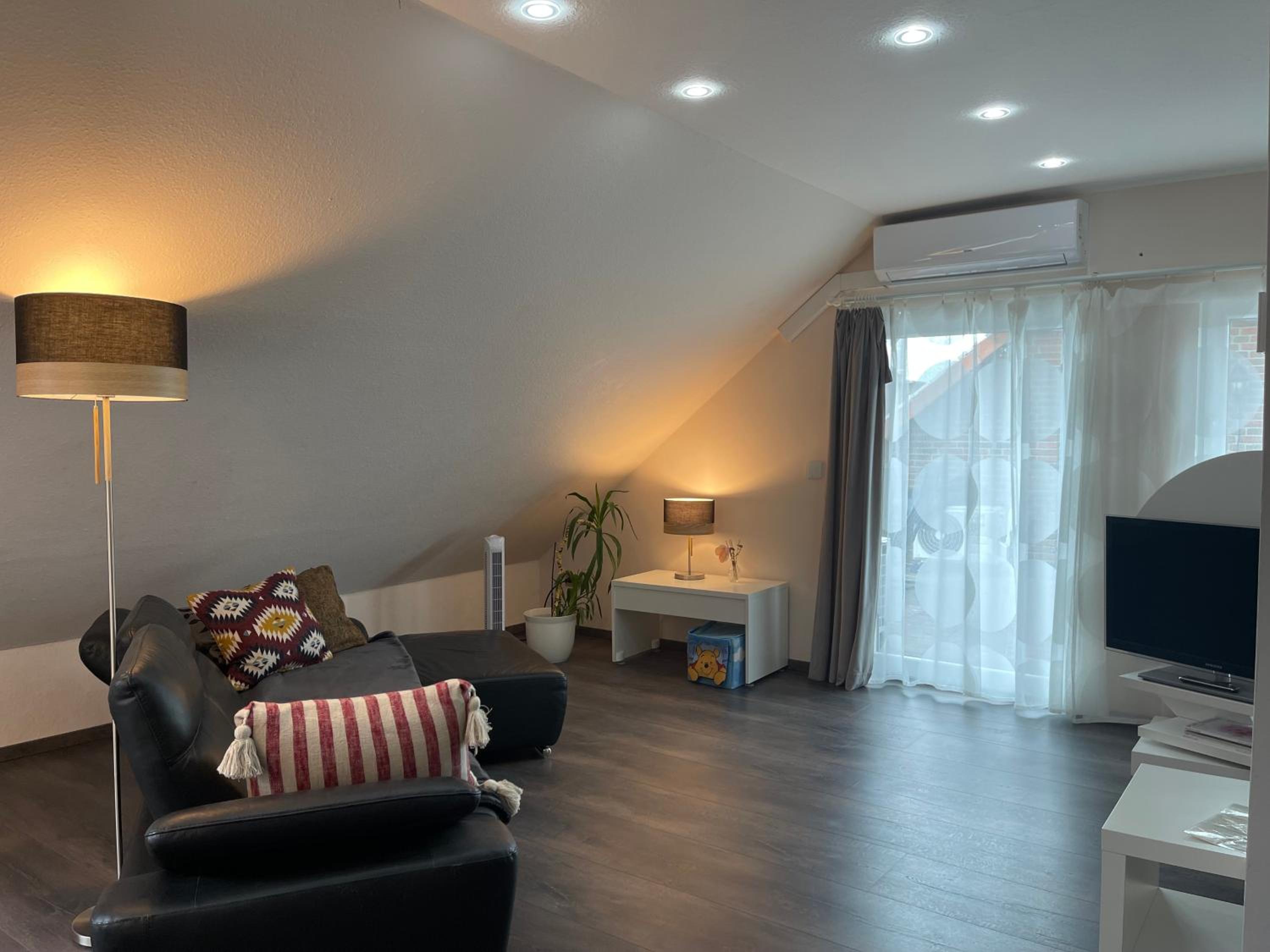 Modern House Gehrden auf 2 Etagen, Nice Garten, Barbecue, Contactless Check-in, free parking