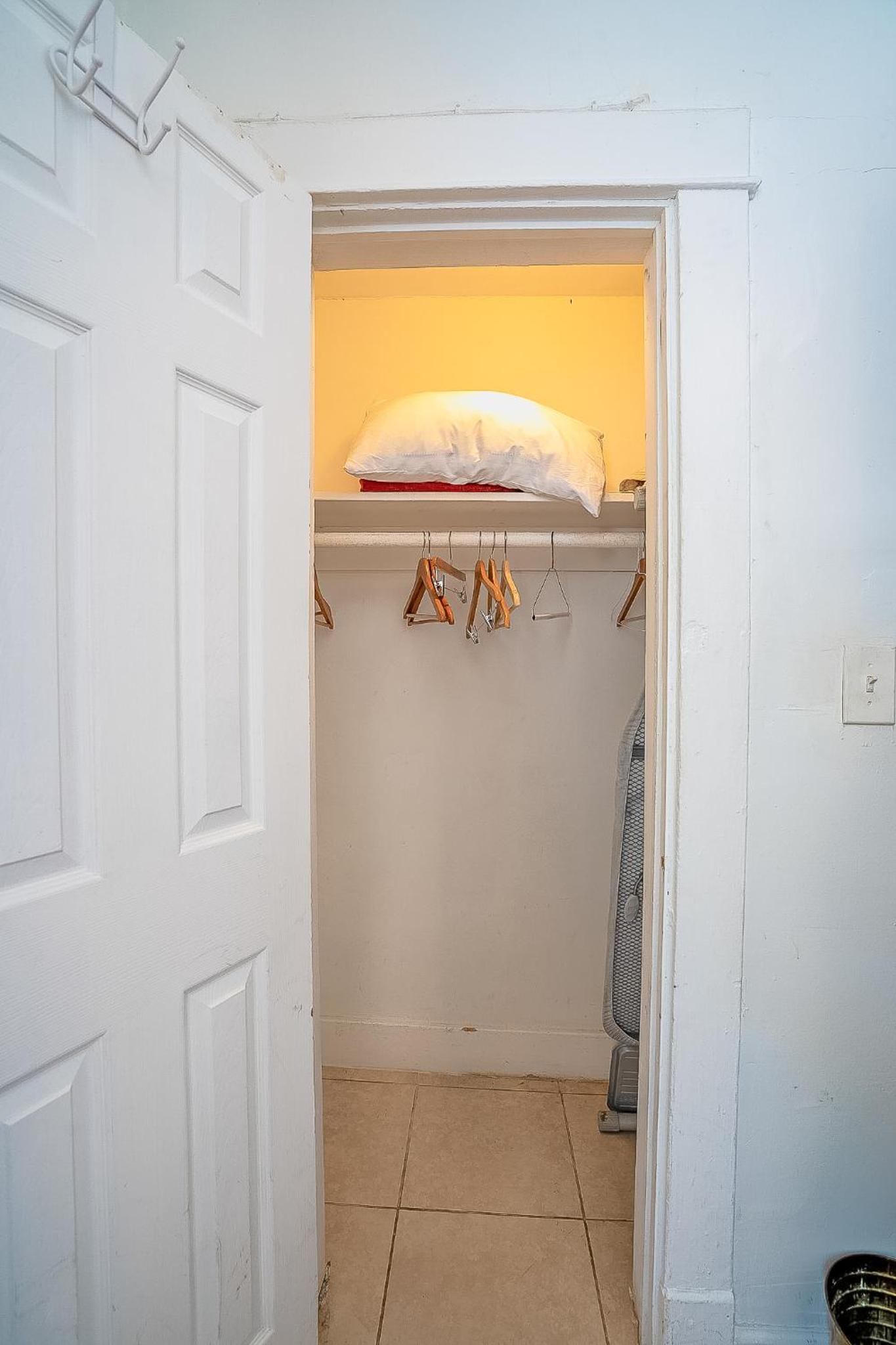 Private Rooms at Miami, Buena Vista with Parking