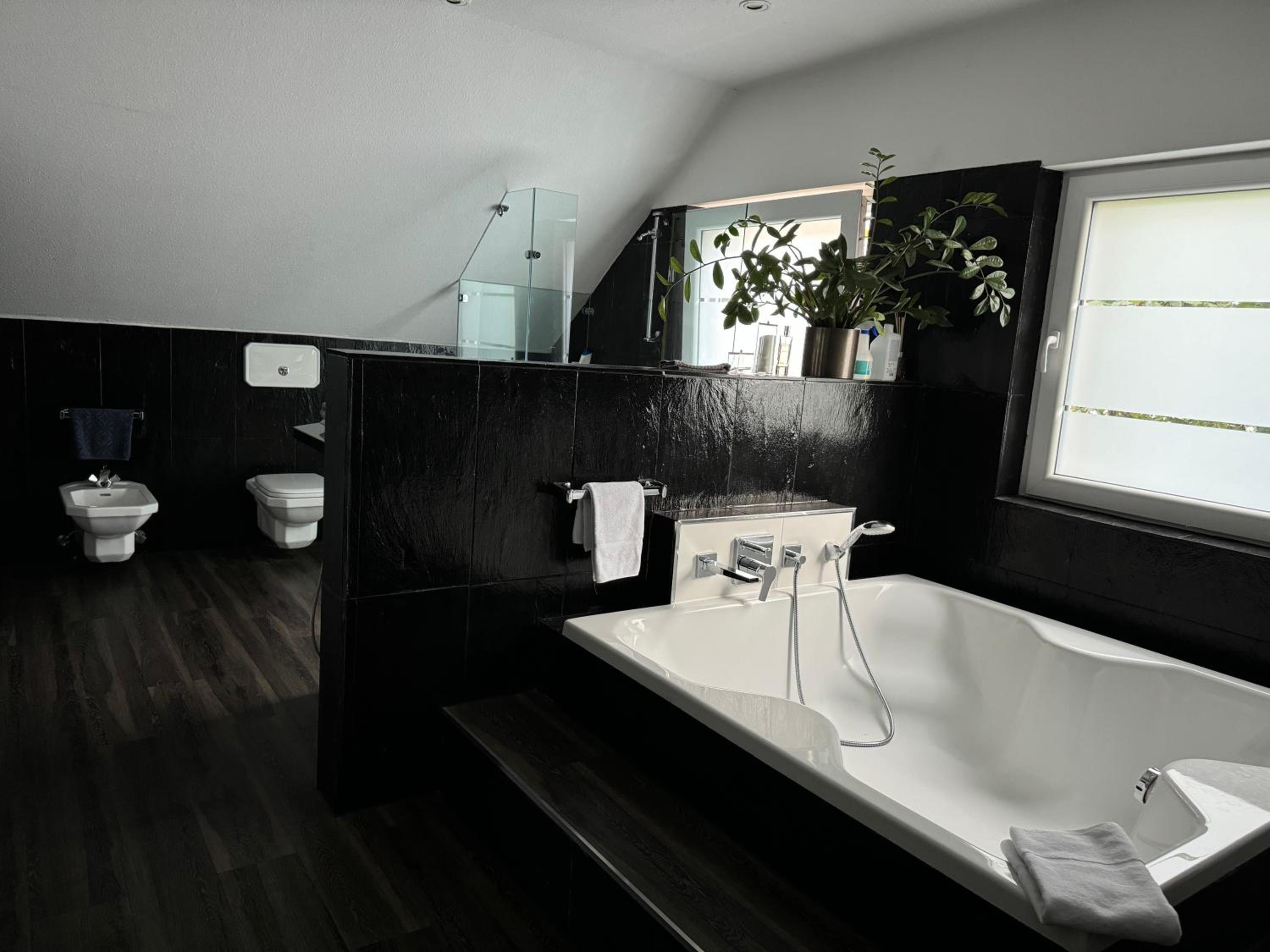 Modern House Gehrden auf 2 Etagen, Nice Garten, Barbecue, Contactless Check-in, free parking