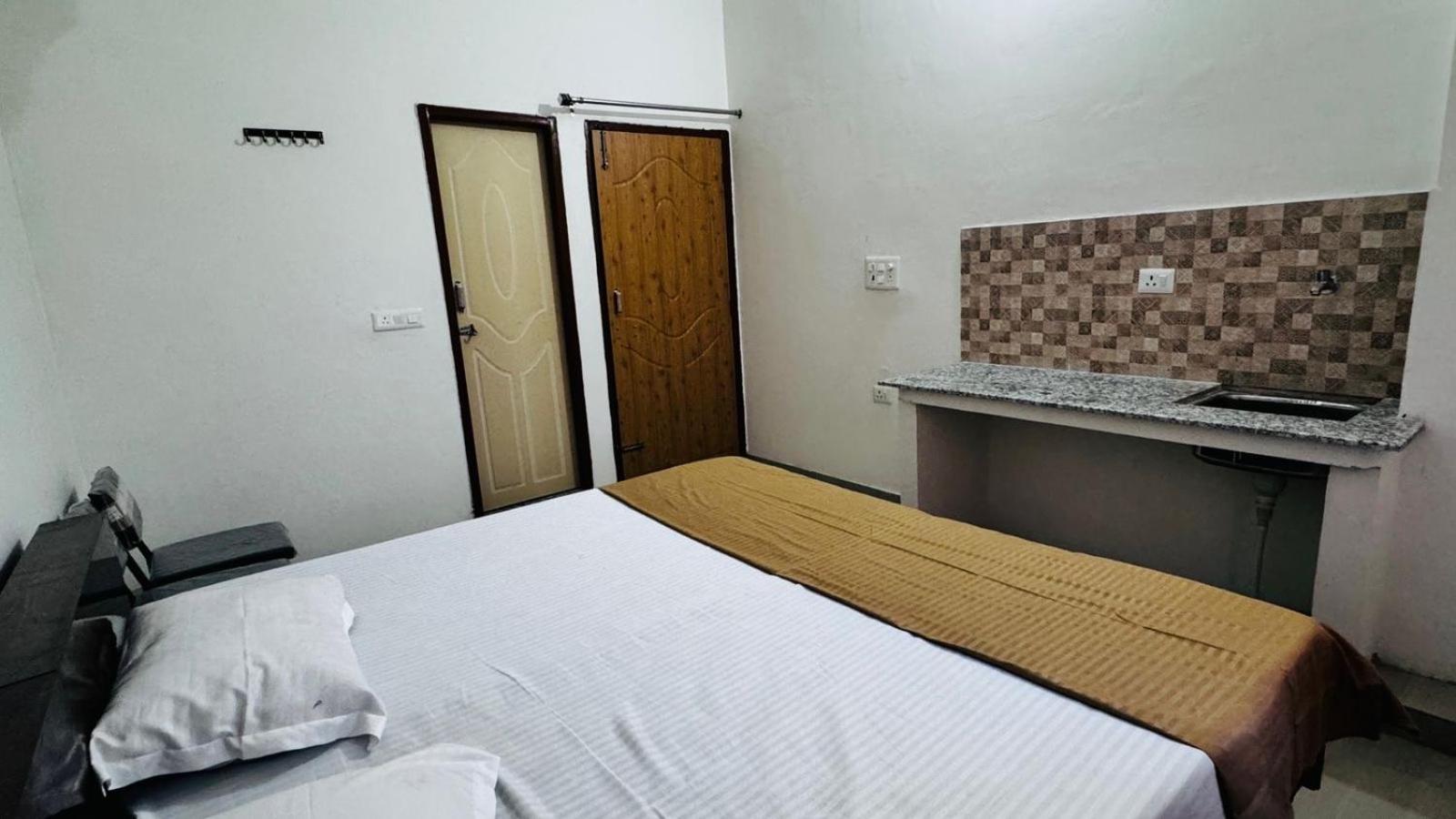 Gopinath Guest House