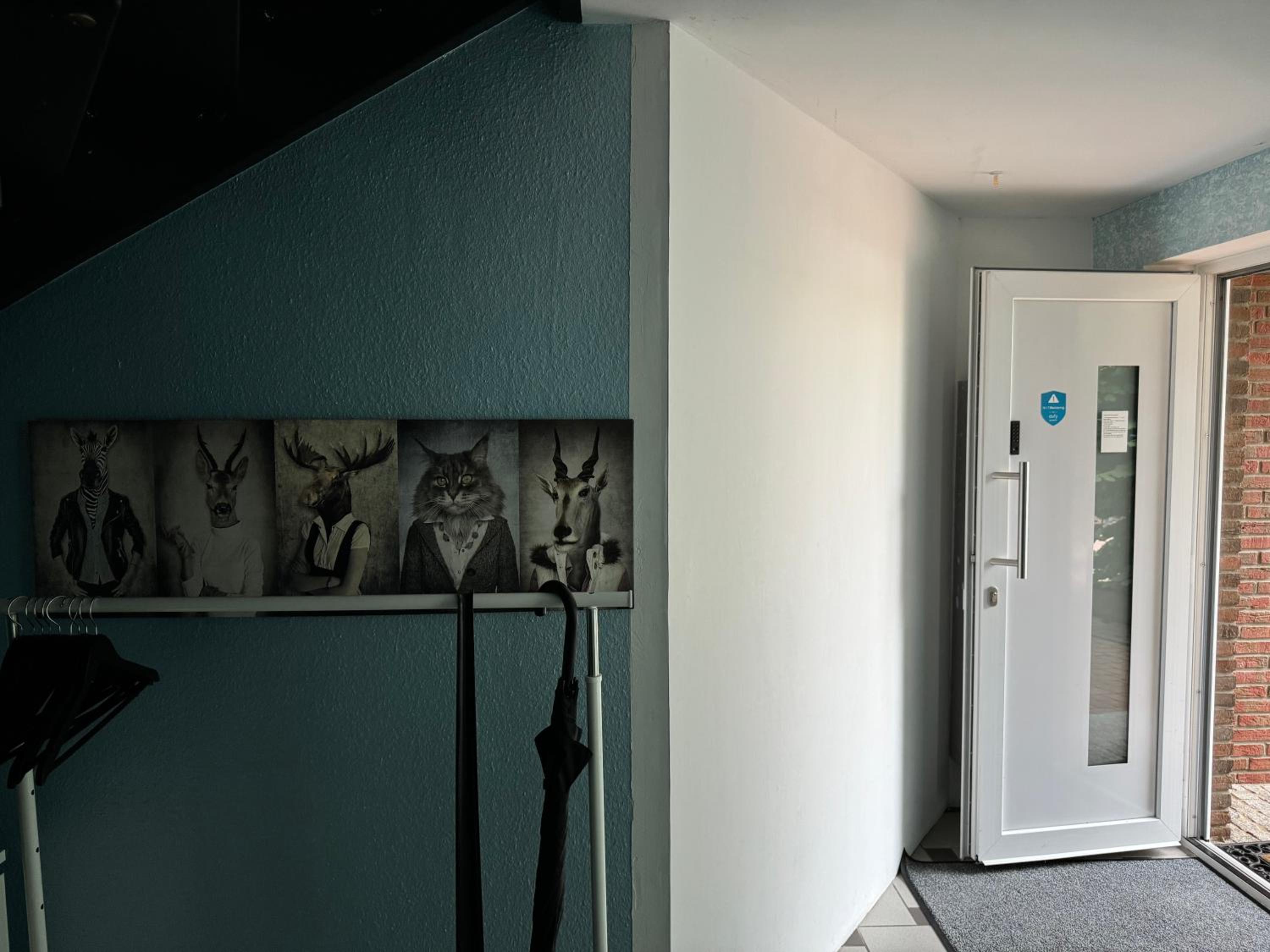 Modern House Gehrden auf 2 Etagen, Nice Garten, Barbecue, Contactless Check-in, free parking