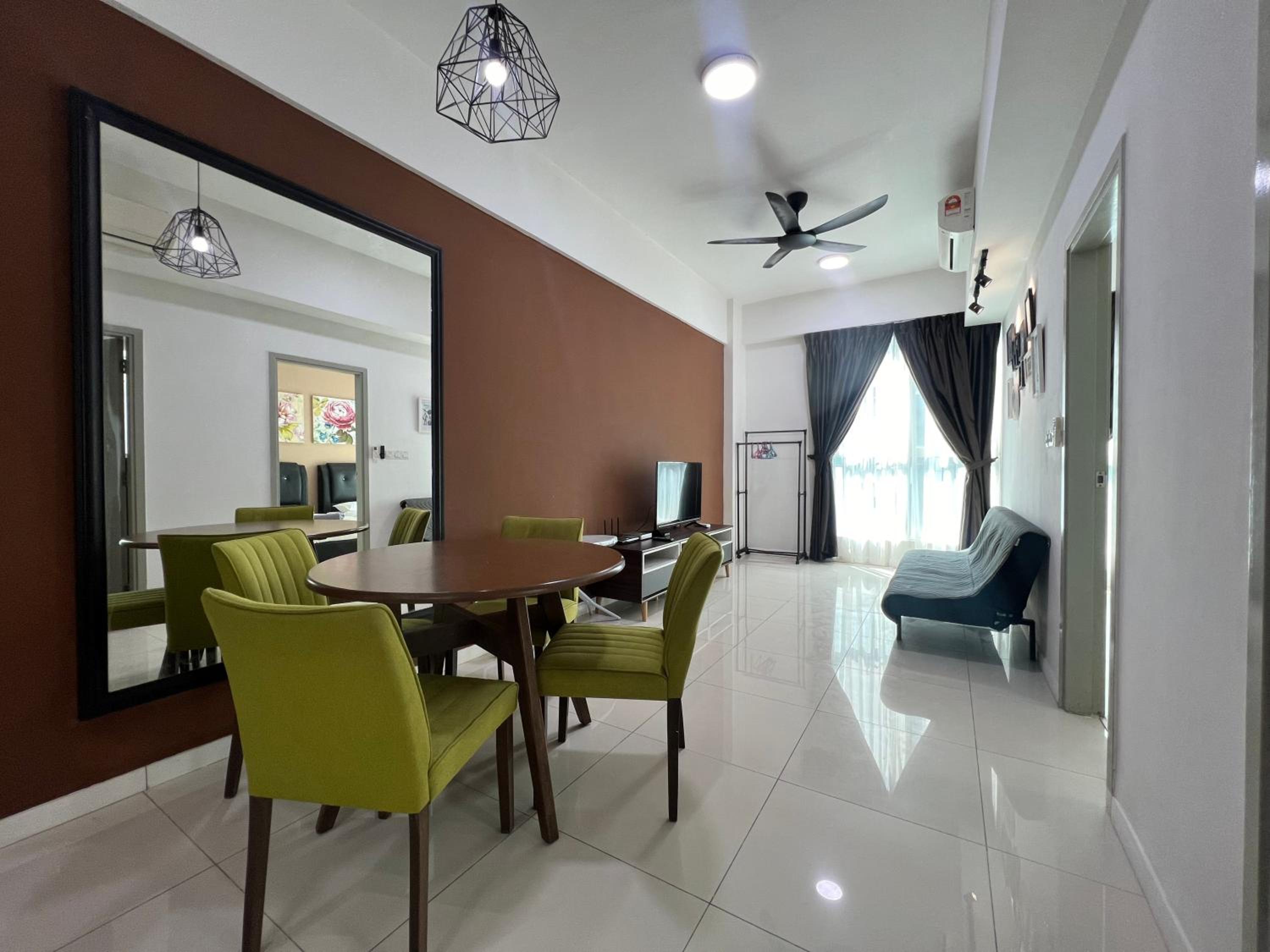 Sutera Avenue KK Infinity Pool 10 mins to Airport 10 mins to Jetty LSS HomeStay photo 5