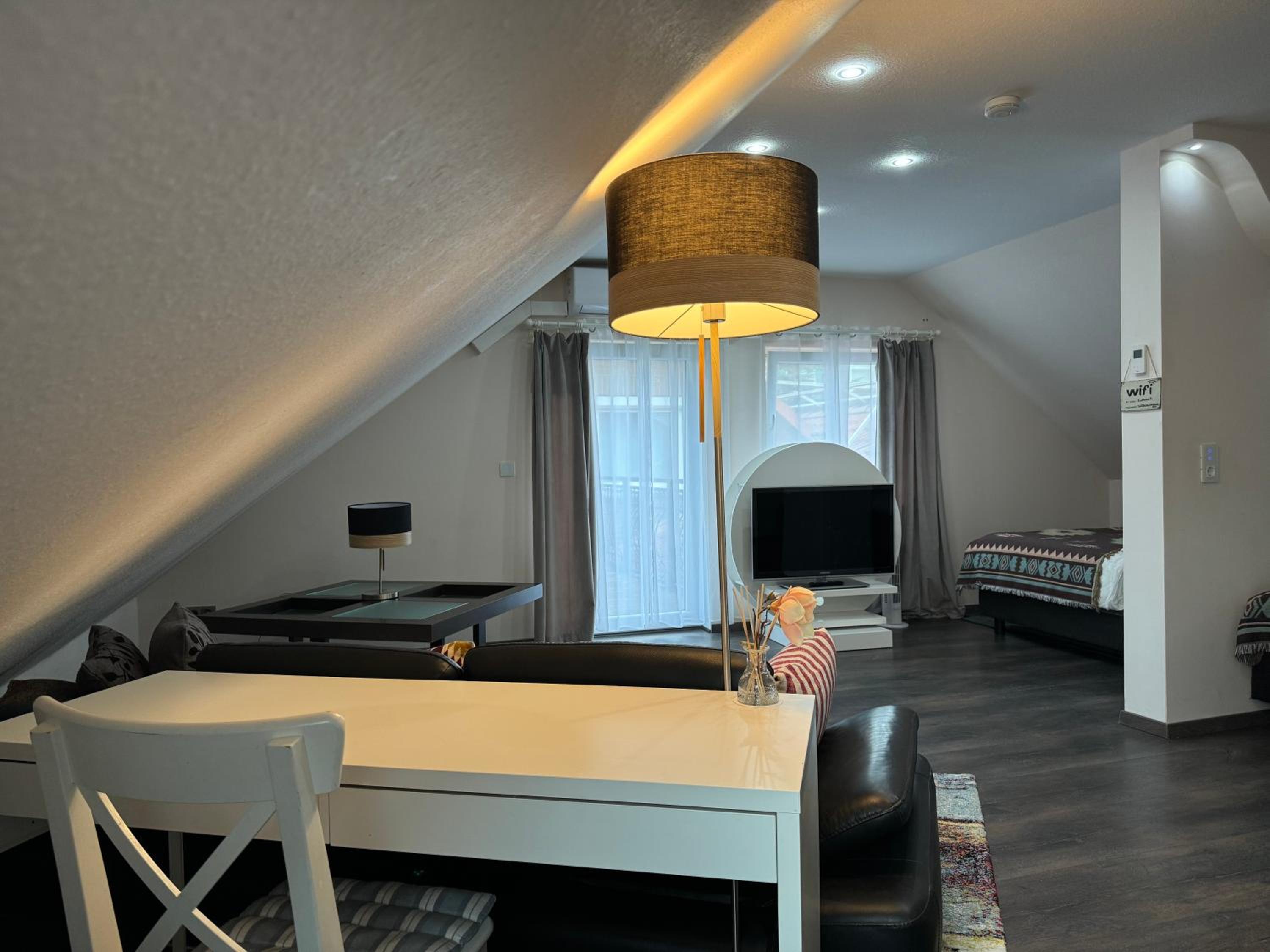 Modern House Gehrden auf 2 Etagen, Nice Garten, Barbecue, Contactless Check-in, free parking
