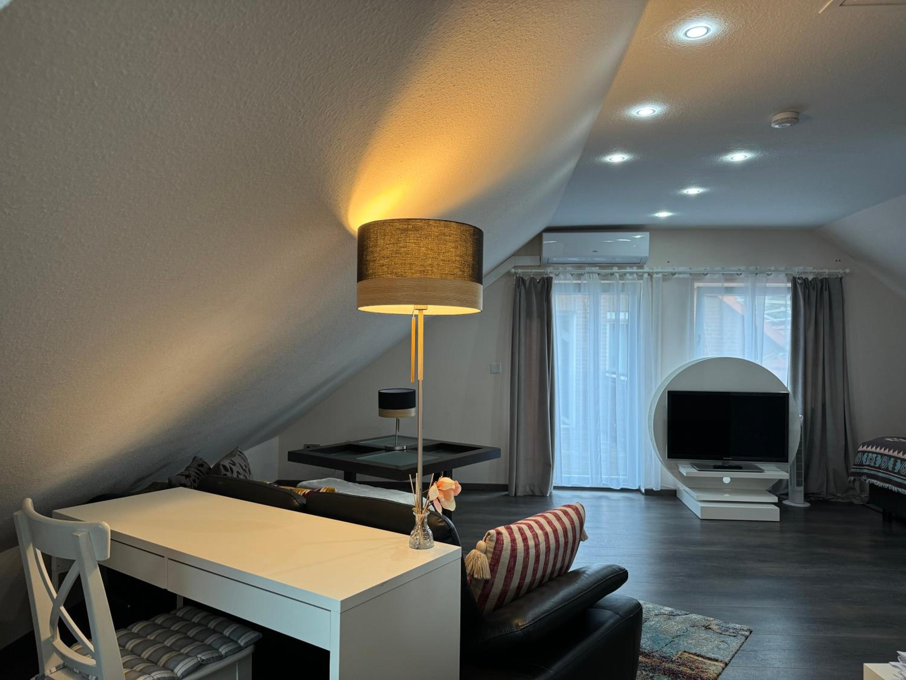Modern House Gehrden auf 2 Etagen, Nice Garten, Barbecue, Contactless Check-in, free parking