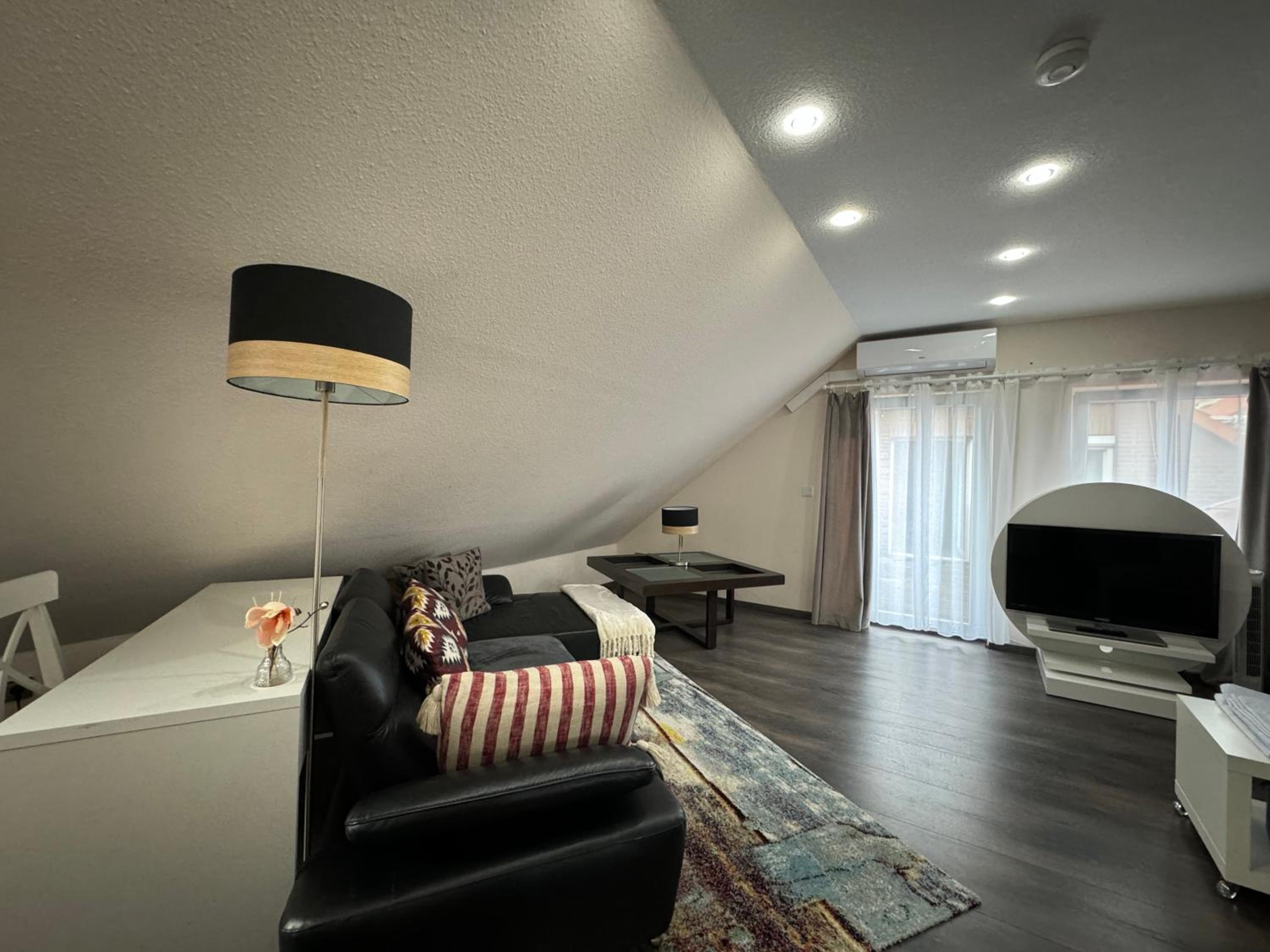 Modern House Gehrden auf 2 Etagen, Nice Garten, Barbecue, Contactless Check-in, free parking