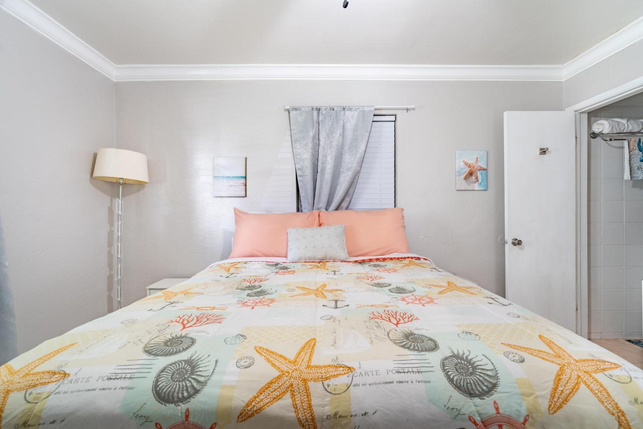 Spacious 3BR Family-Friendly Home Near Attractions view 3