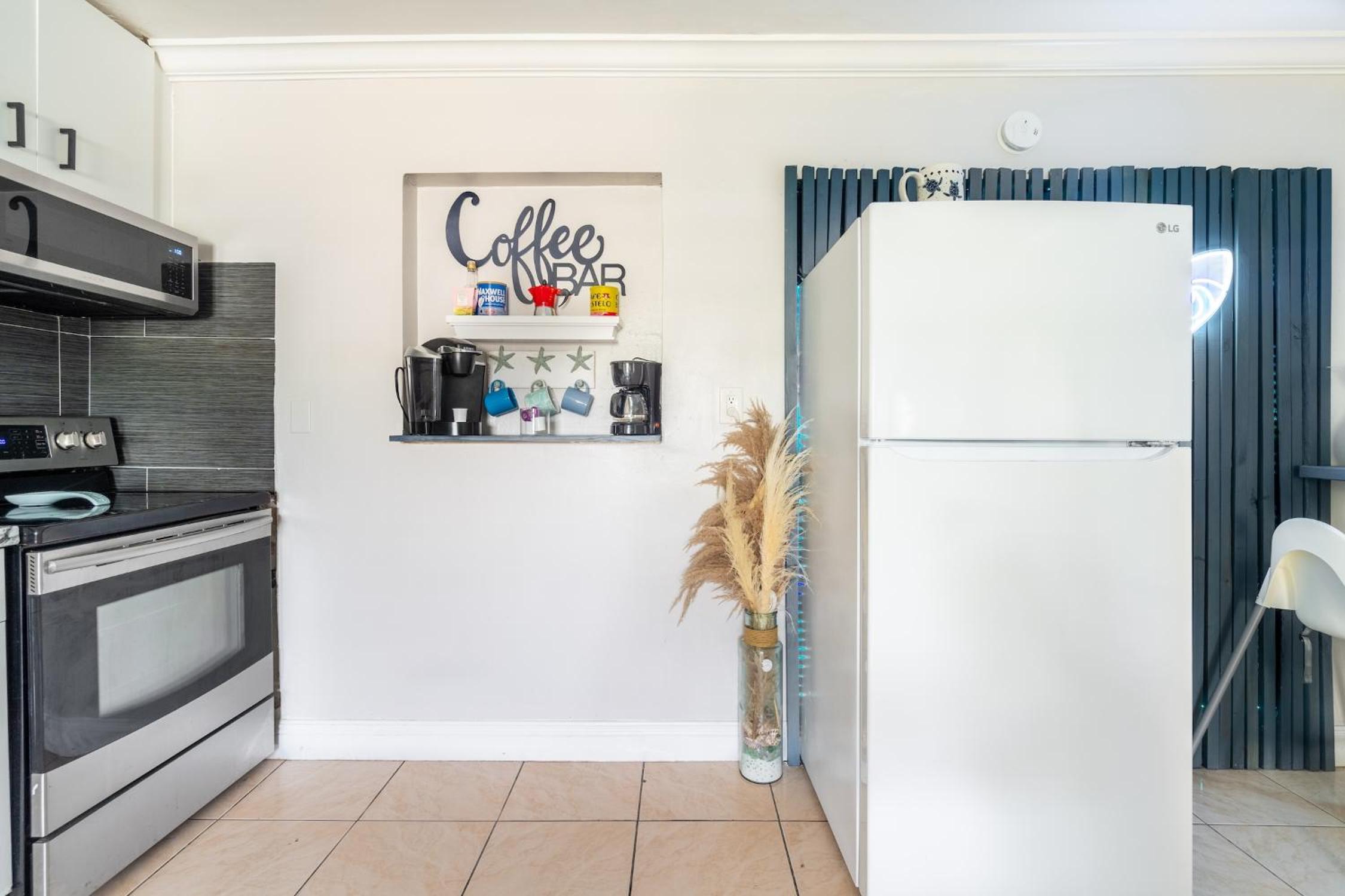 Spacious 3BR Family-Friendly Home Near Attractions view 4