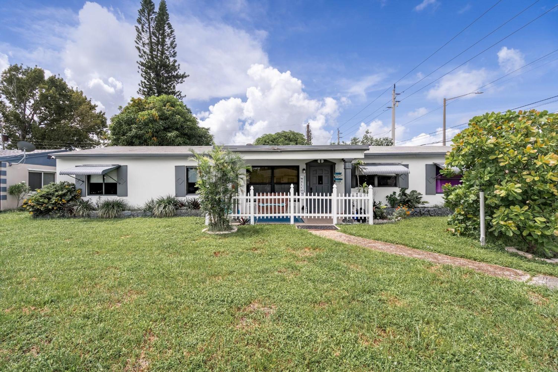 Spacious 3BR Family-Friendly Home Near Attractions view 5