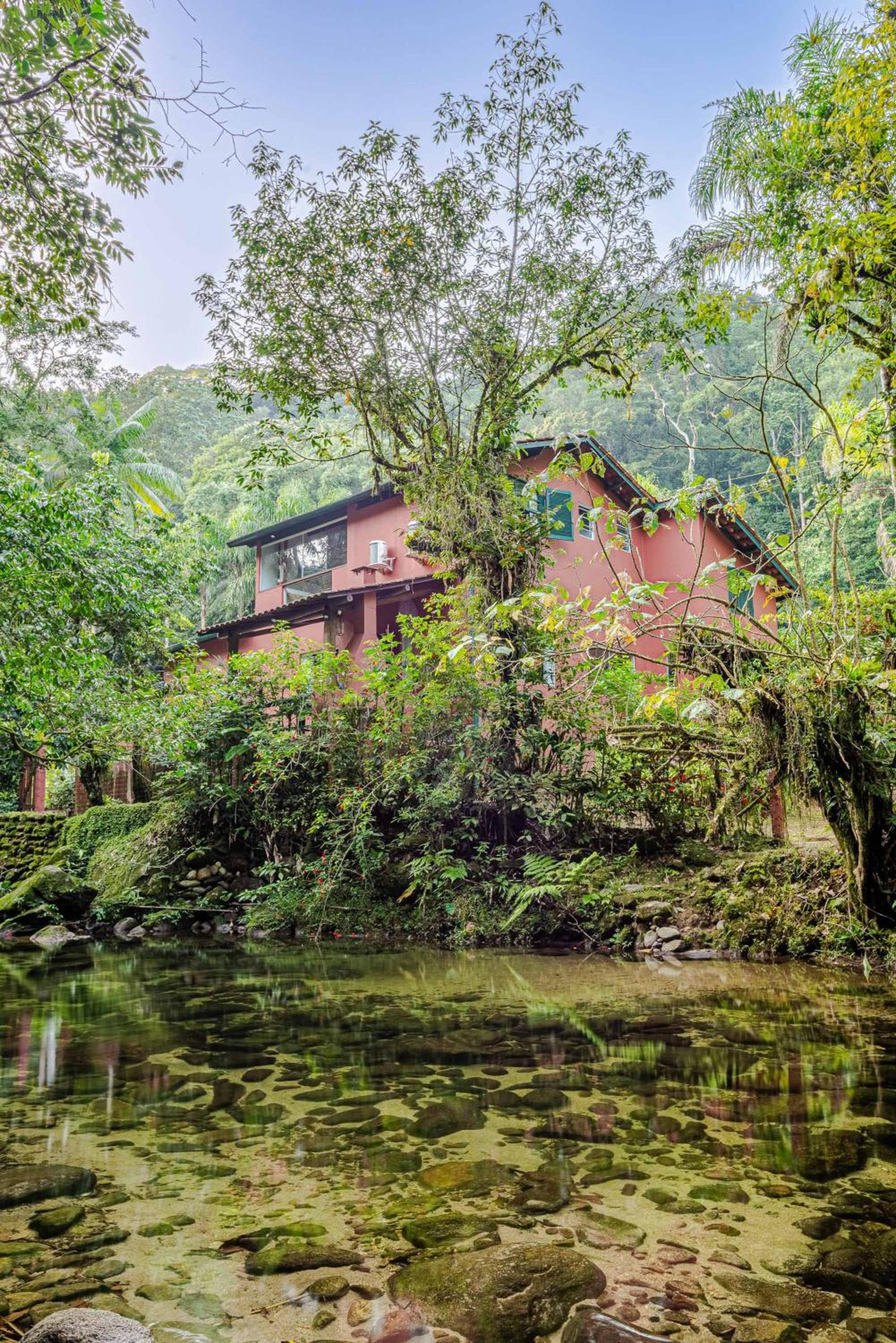 Camburi 5 quartos com piscina natural