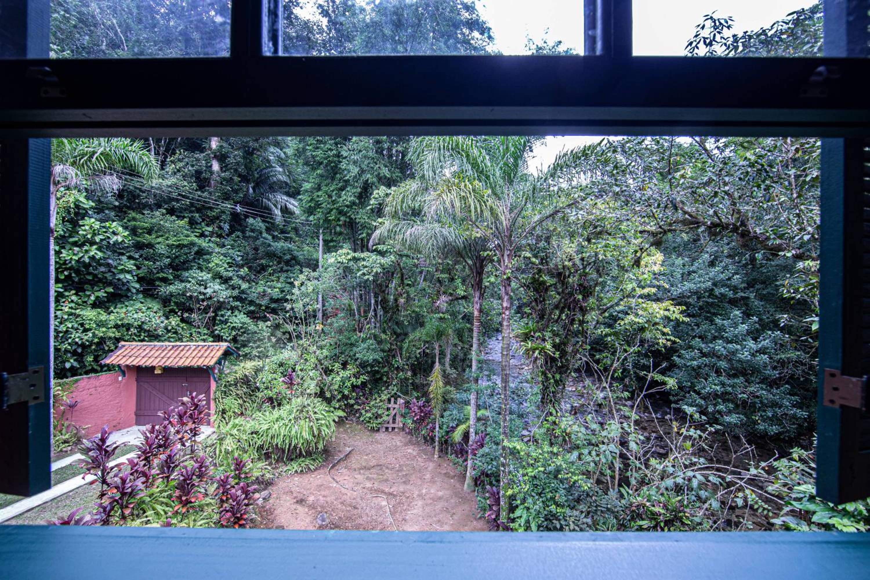 Camburi 5 quartos com piscina natural