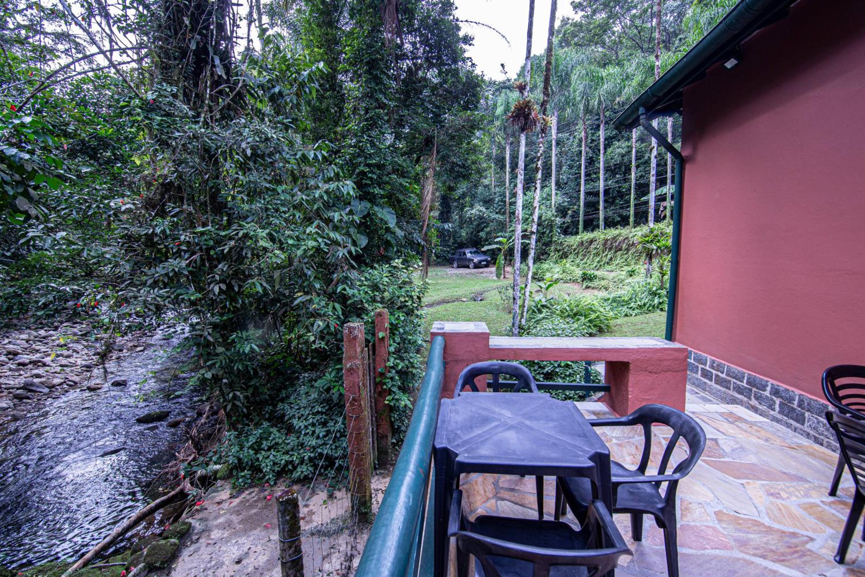 Camburi 5 quartos com piscina natural