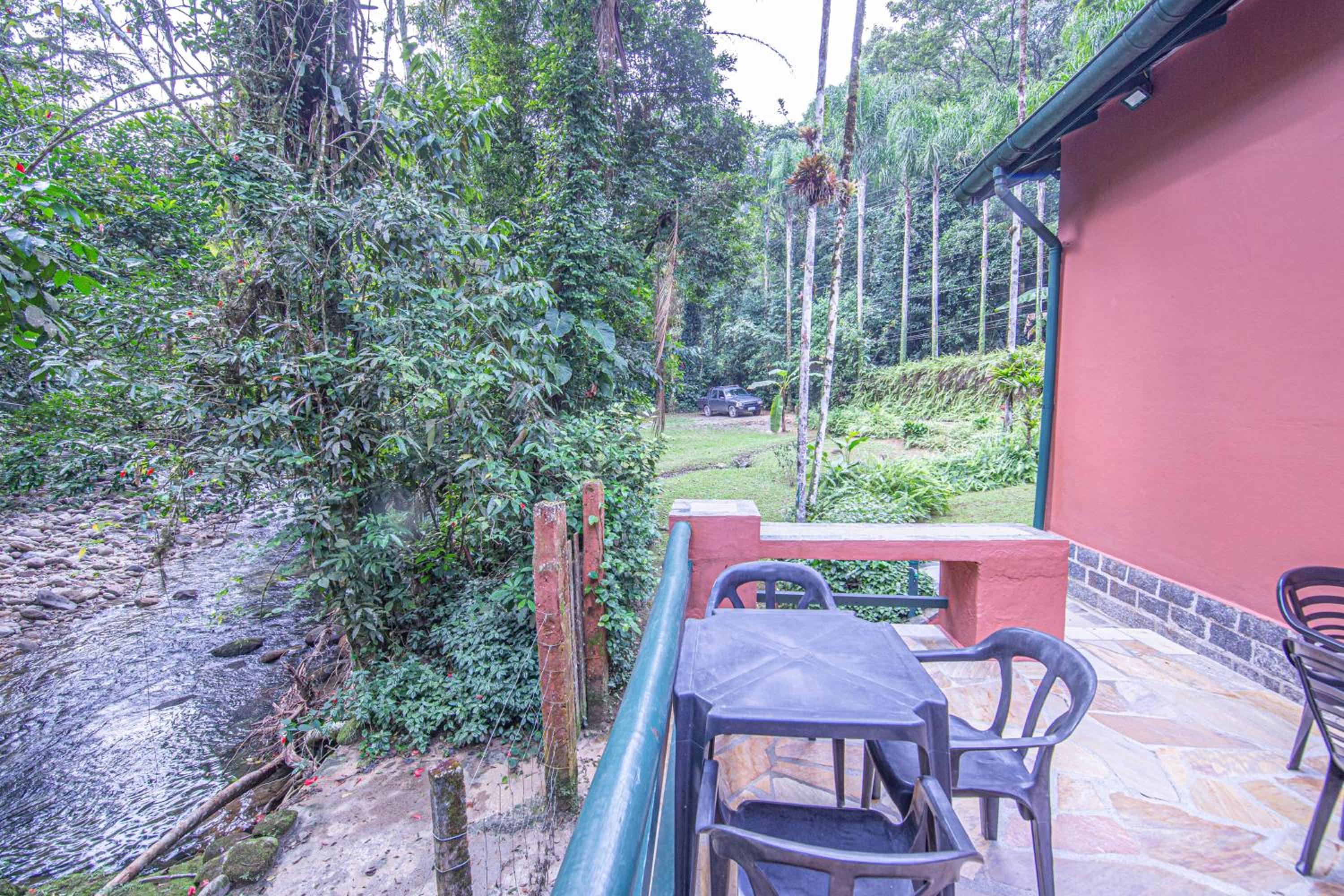 Camburi 5 quartos com piscina natural
