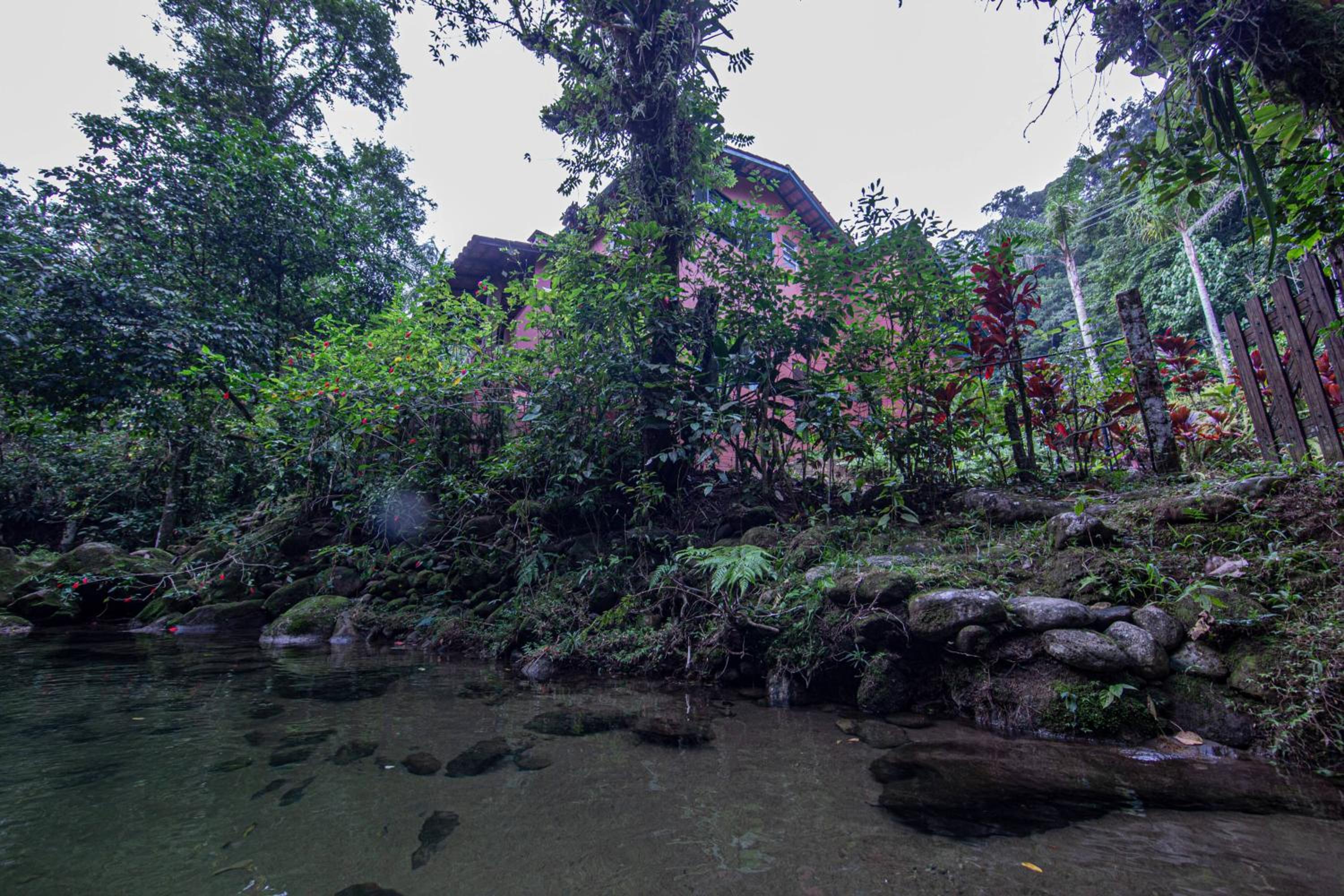 Camburi 5 quartos com piscina natural