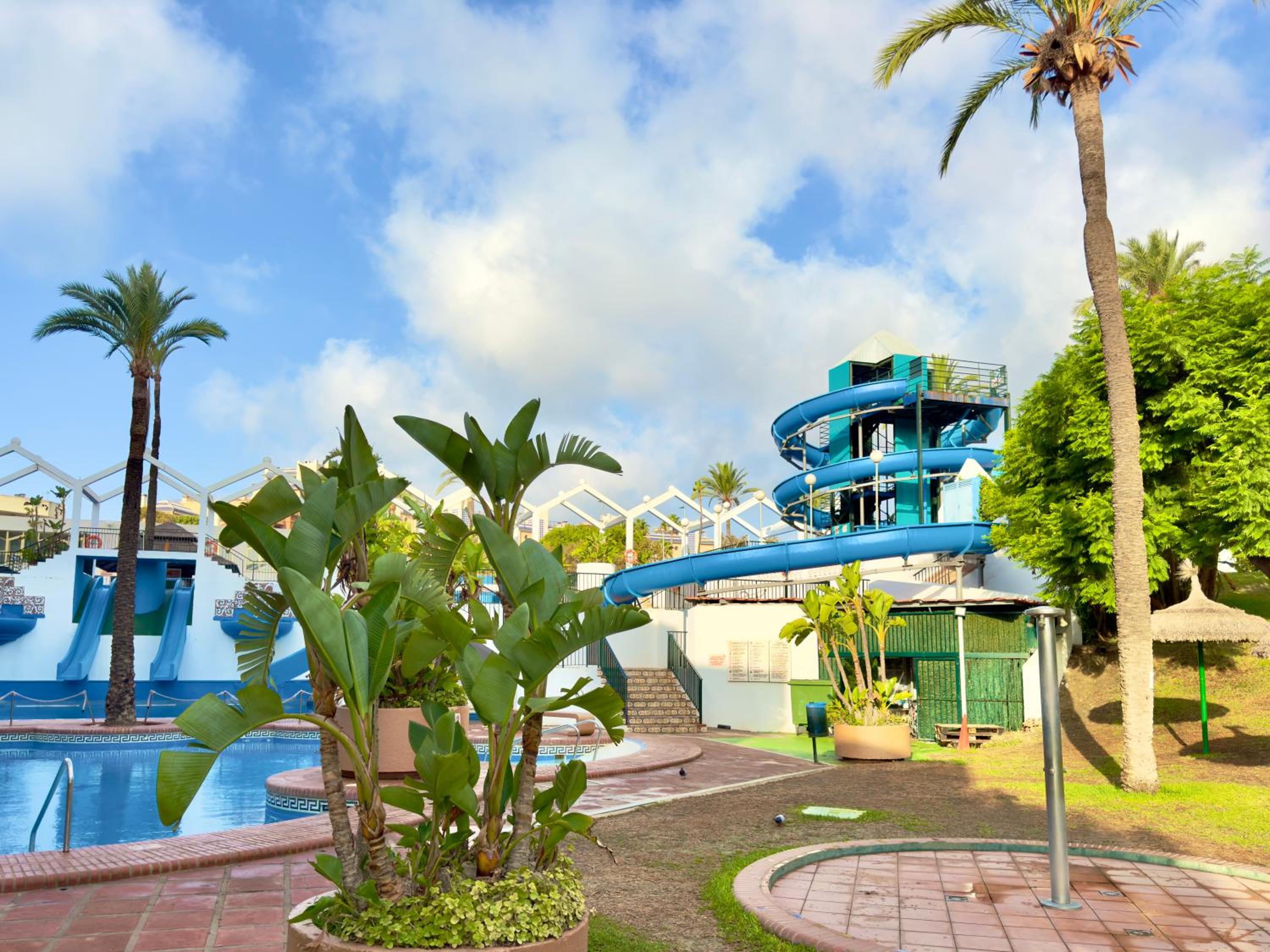 Apartamento vistas al mar y piscina Benalmádena
