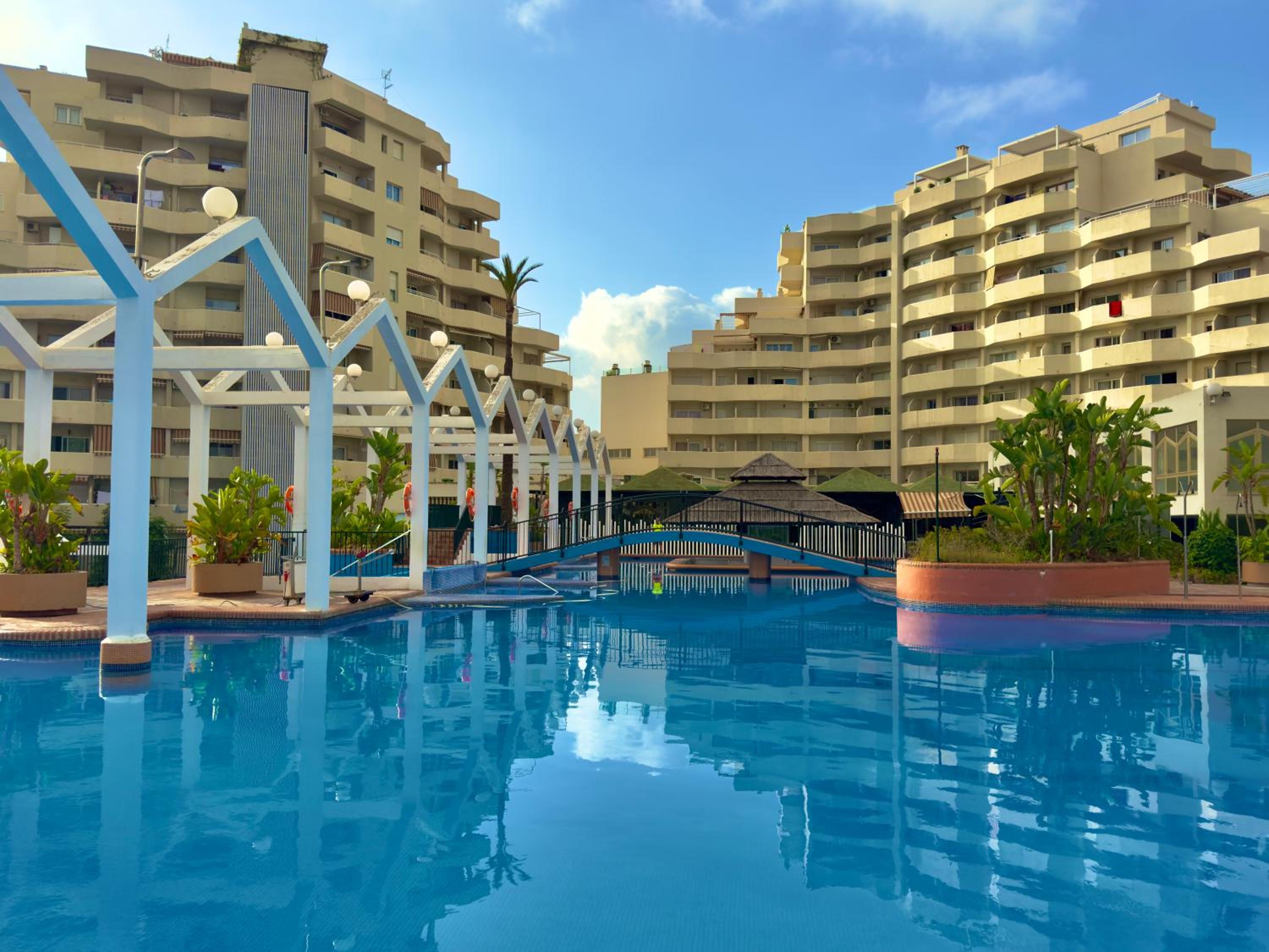 Apartamento vistas al mar y piscina Benalmádena