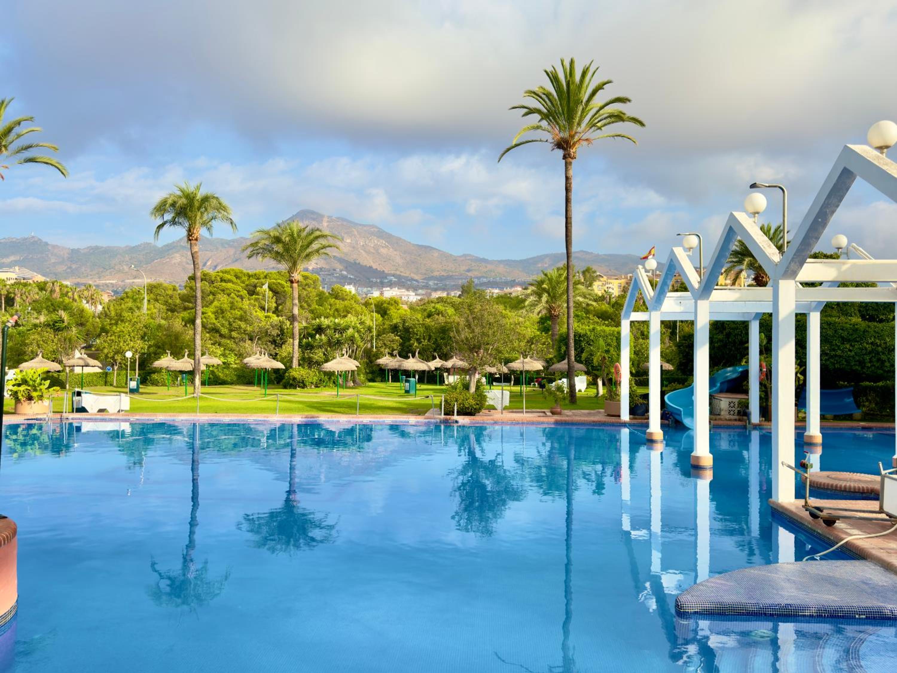 Apartamento vistas al mar y piscina Benalmádena