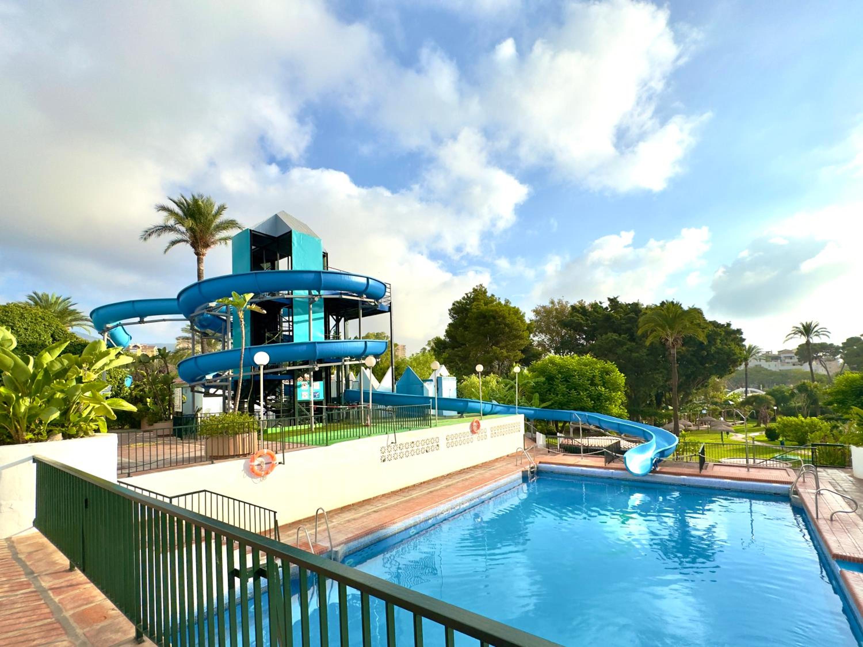 Apartamento vistas al mar y piscina Benalmádena