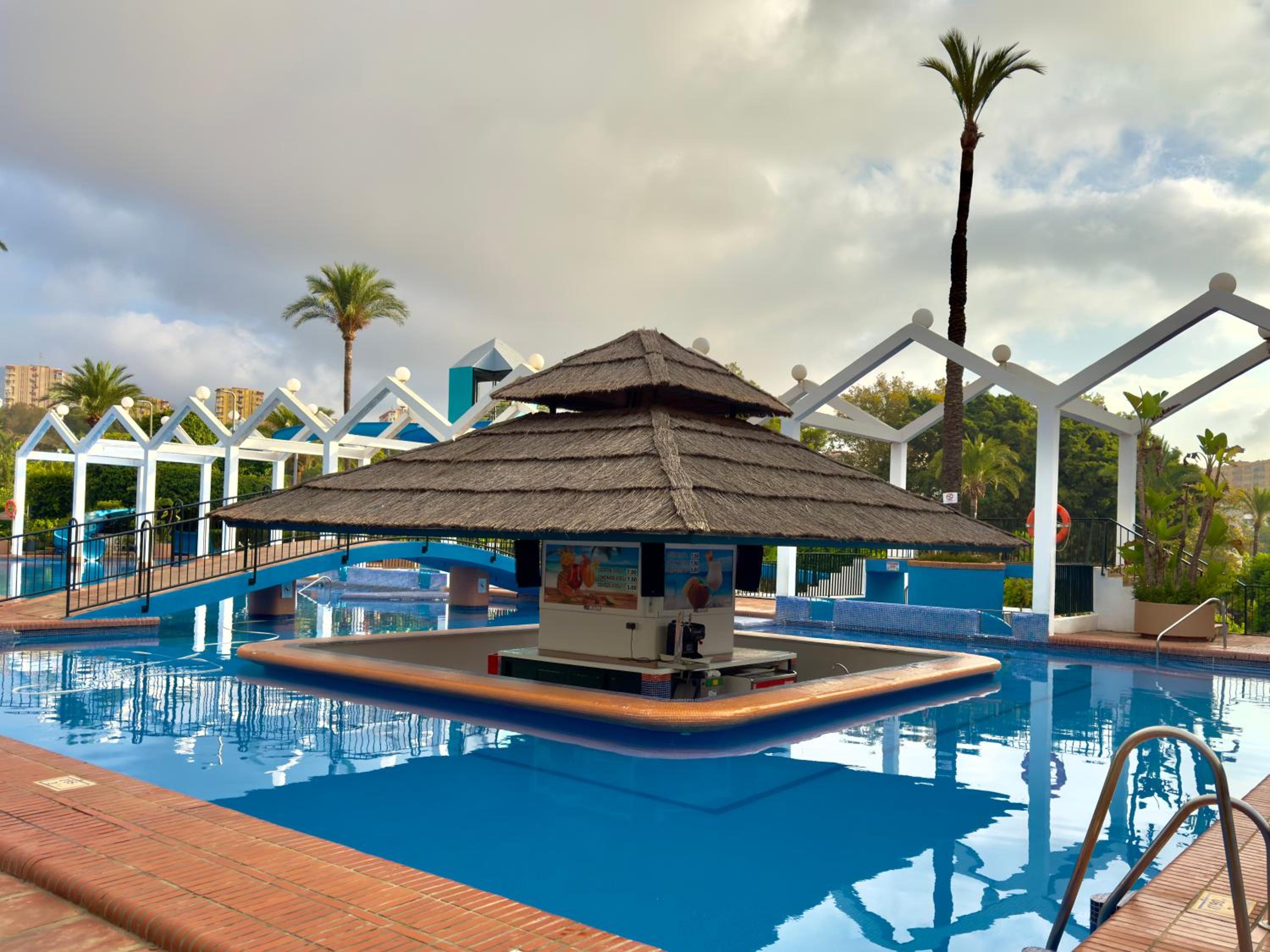Apartamento vistas al mar y piscina Benalmádena