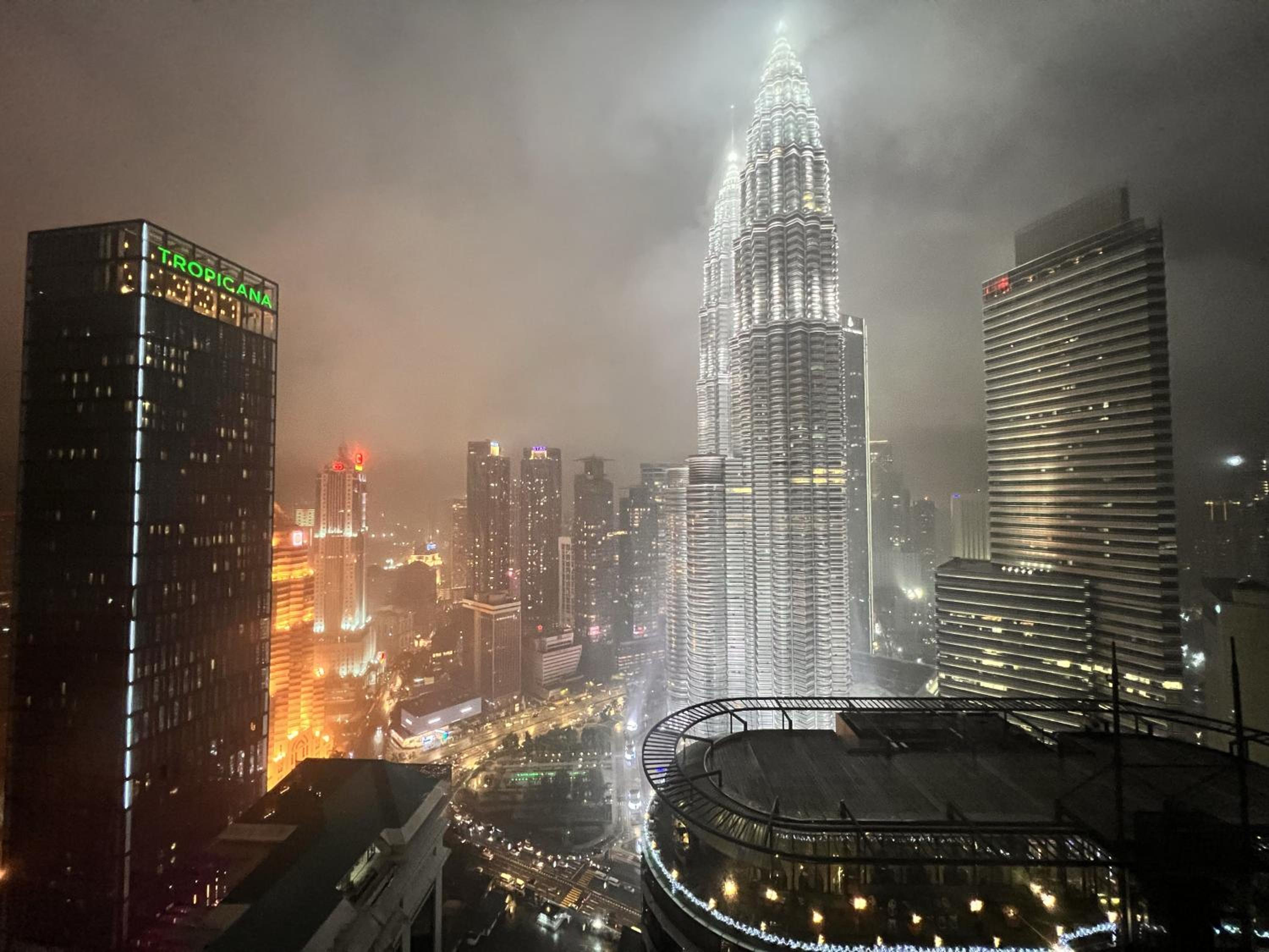 Sky Suites at KLCC by Mitstay