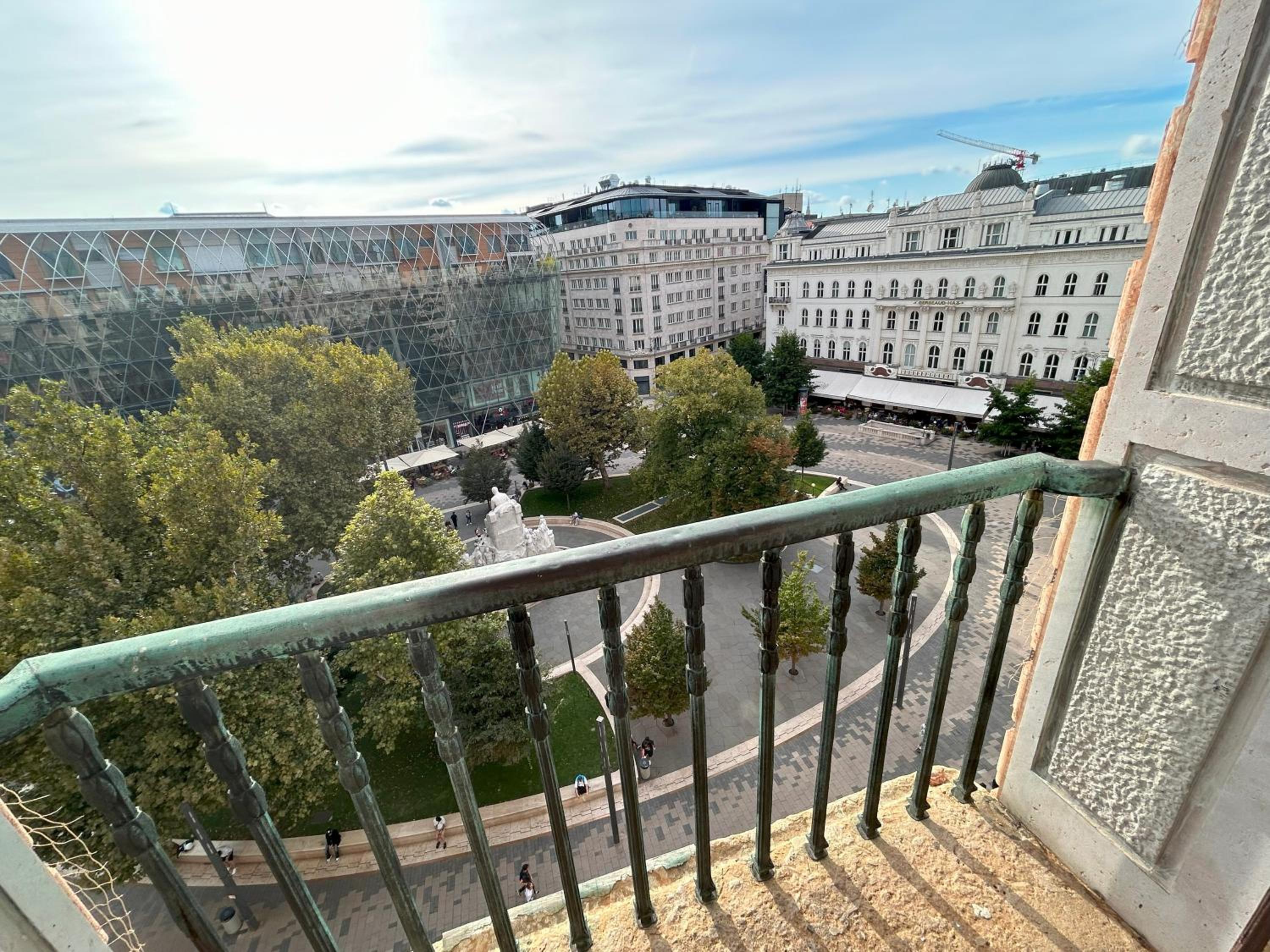 The Budapest Times view 3