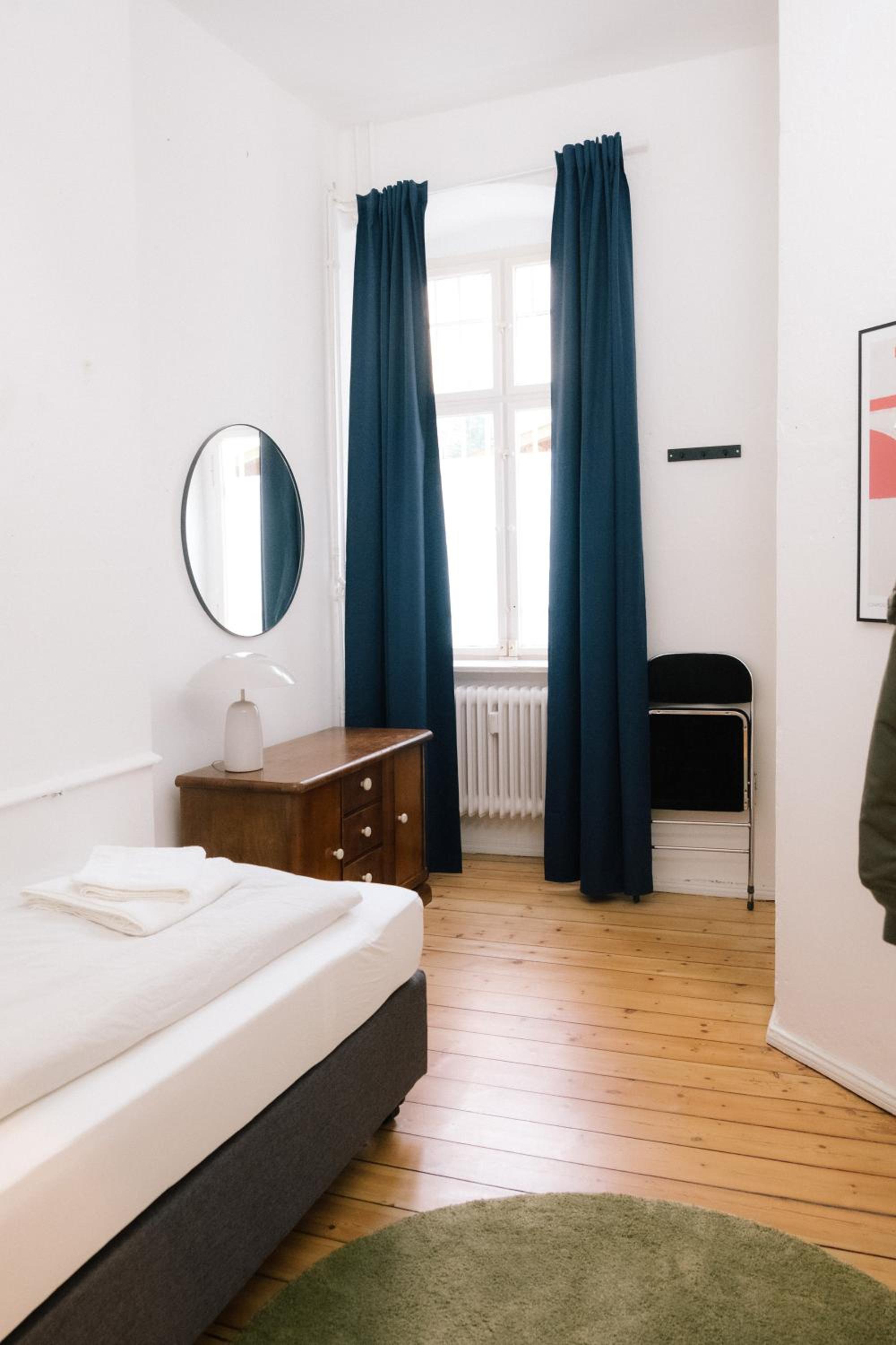Spacious 3BR Apartment at Schillerkiez - Groups & Families