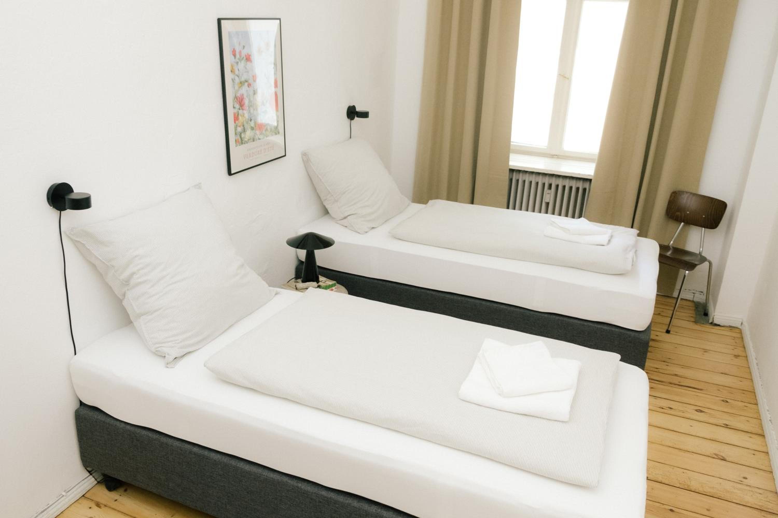 Spacious 3BR Apartment at Schillerkiez - Groups & Families