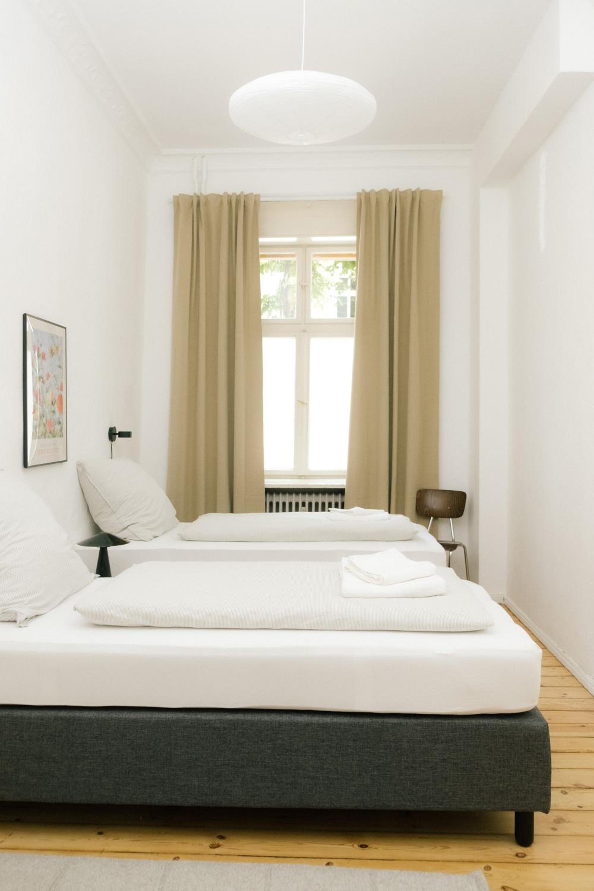 Spacious 3BR Apartment at Schillerkiez - Groups & Families