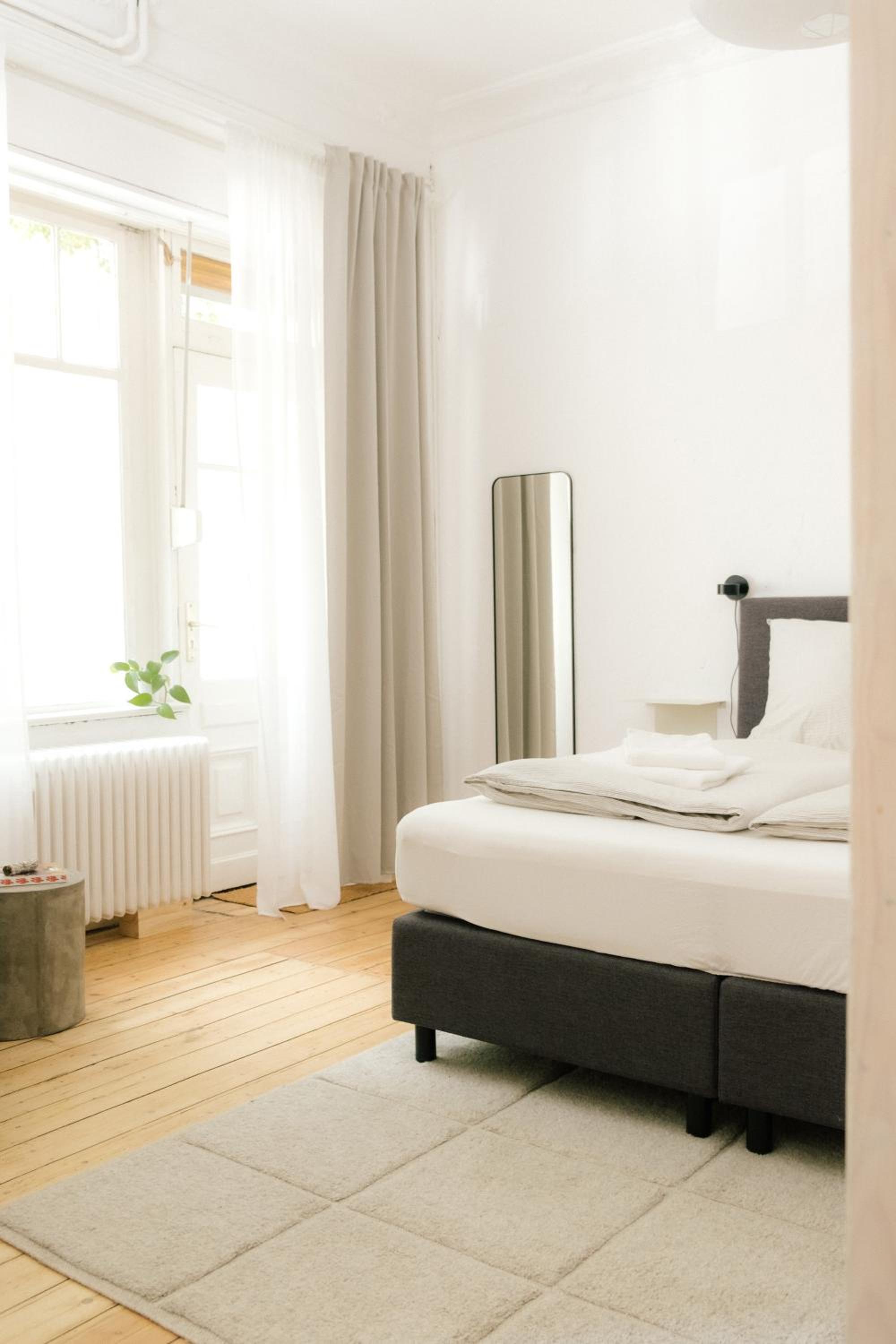 Spacious 3BR Apartment at Schillerkiez - Groups & Families