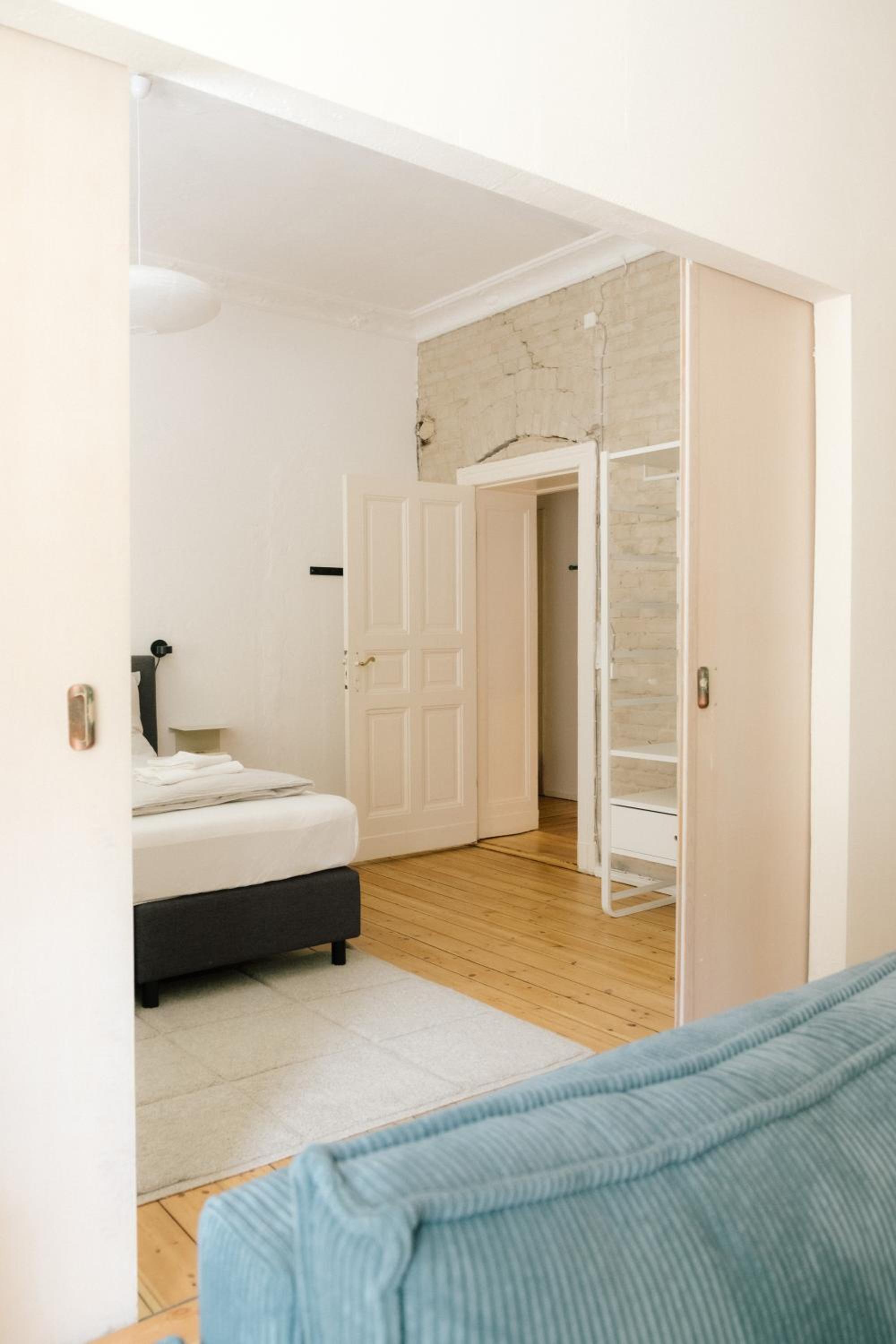 Spacious 3BR Apartment at Schillerkiez - Groups & Families
