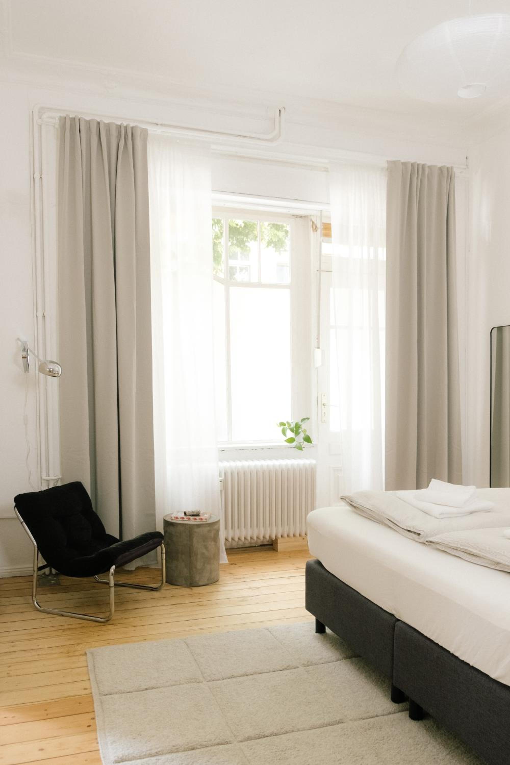 Spacious 3BR Apartment at Schillerkiez - Groups & Families