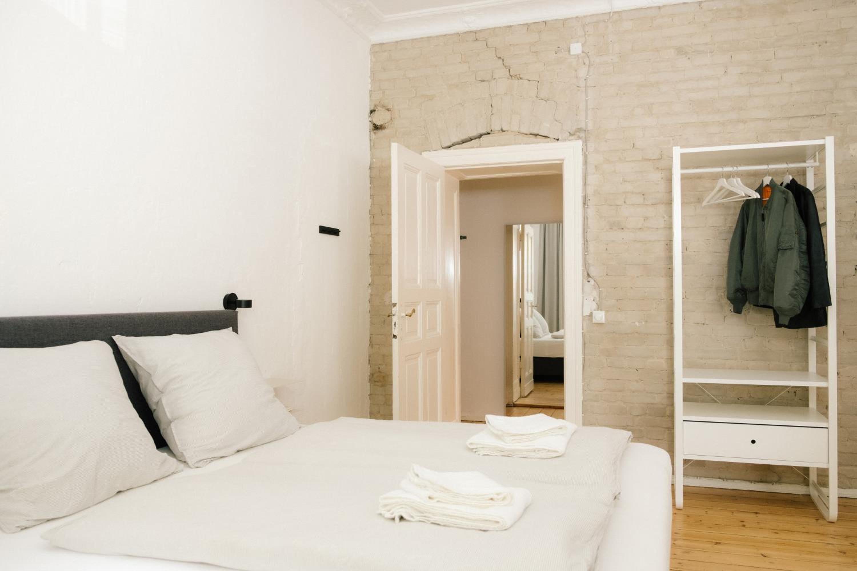 Spacious 3BR Apartment at Schillerkiez - Groups & Families