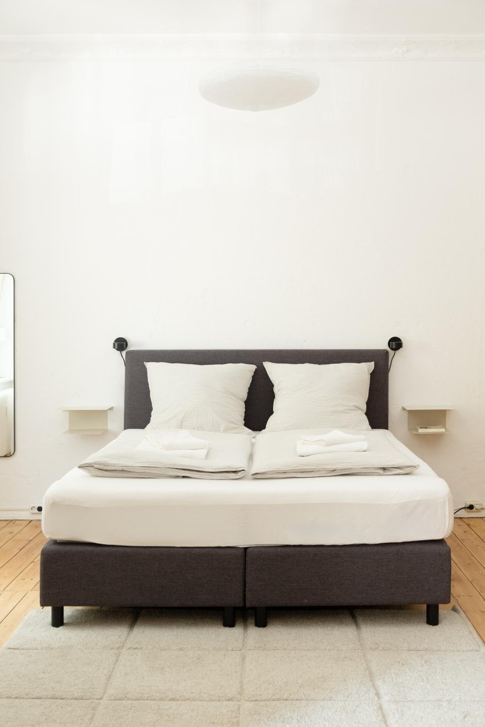 Spacious 3BR Apartment at Schillerkiez - Groups & Families
