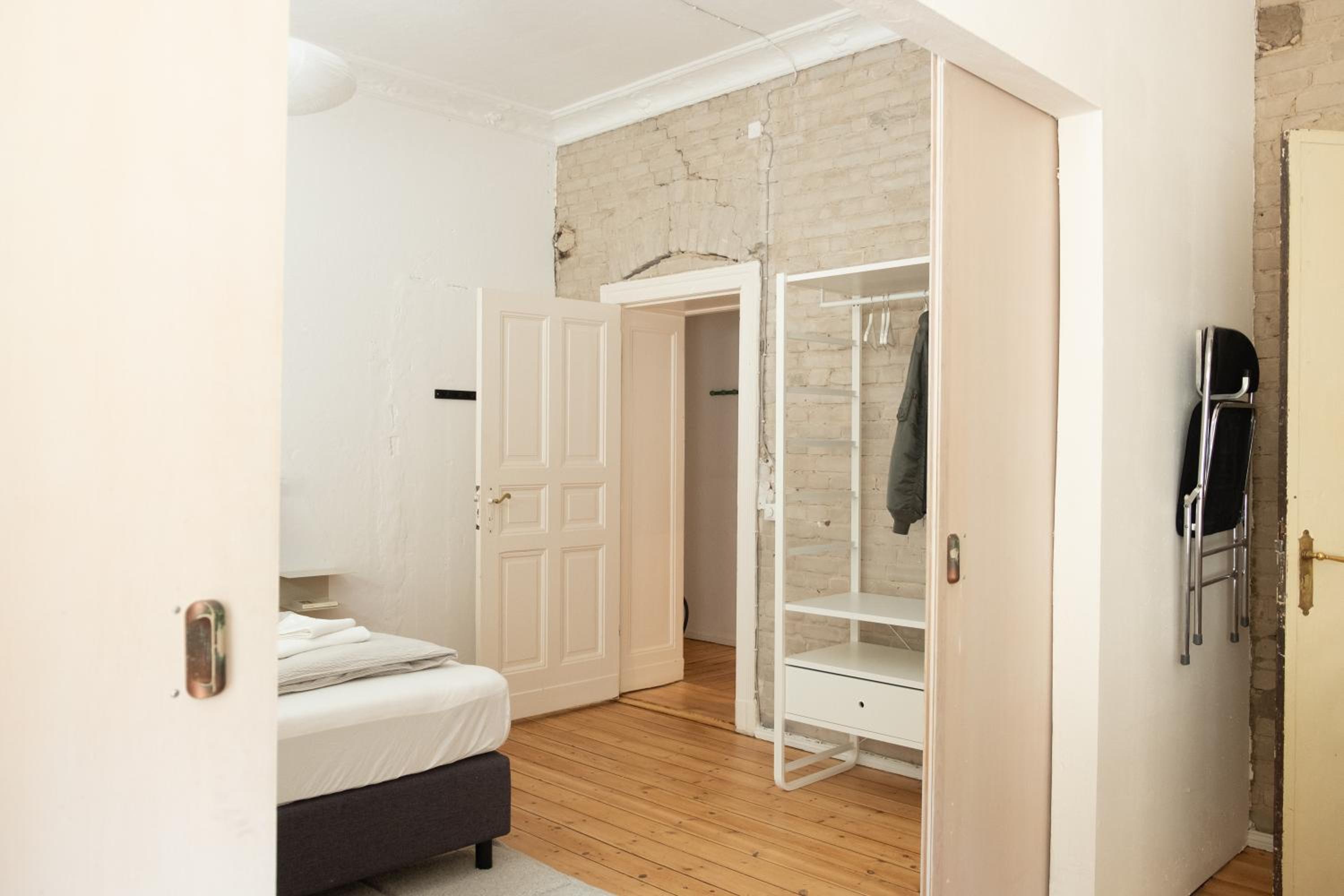 Spacious 3BR Apartment at Schillerkiez - Groups & Families