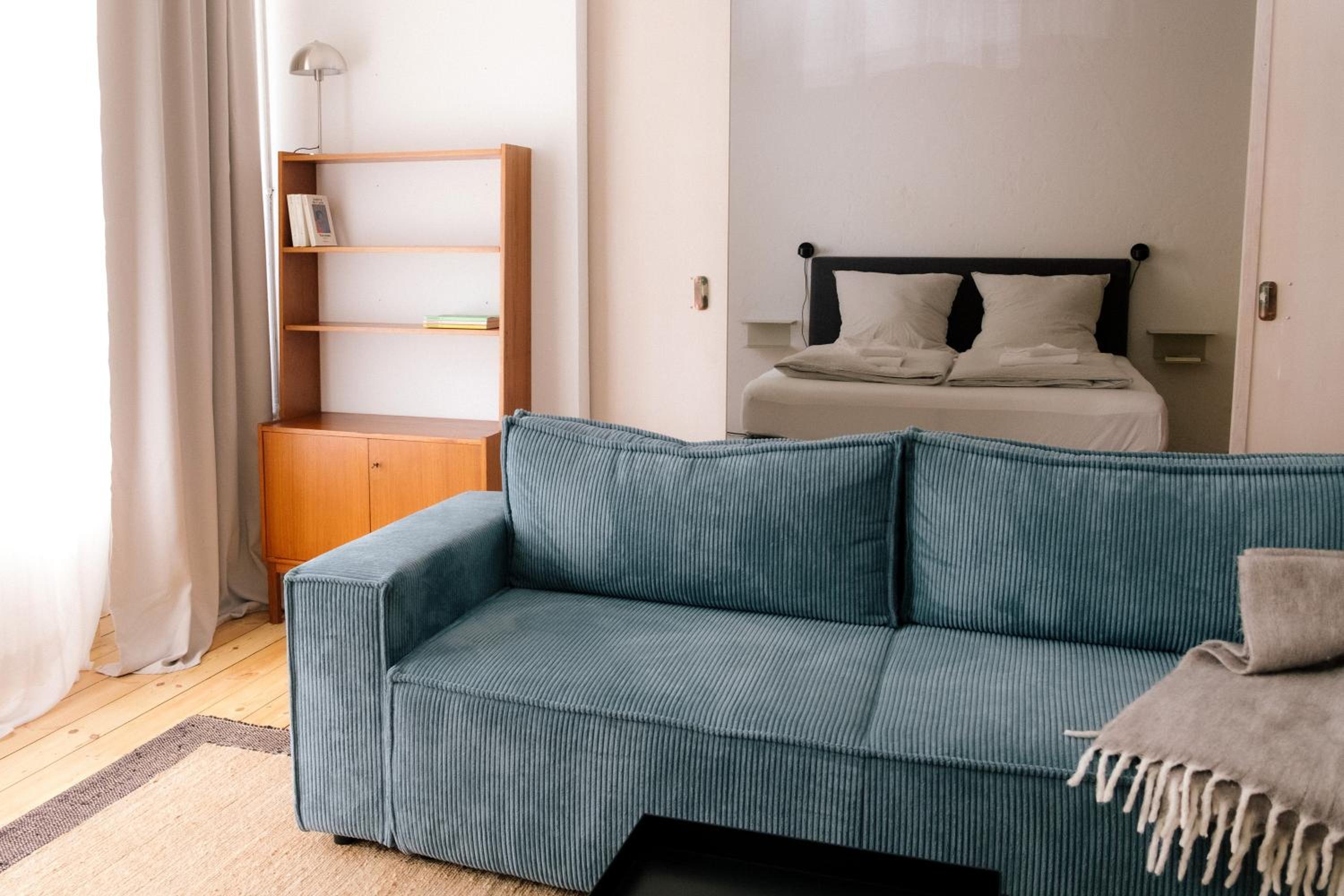 Spacious 3BR Apartment at Schillerkiez - Groups & Families