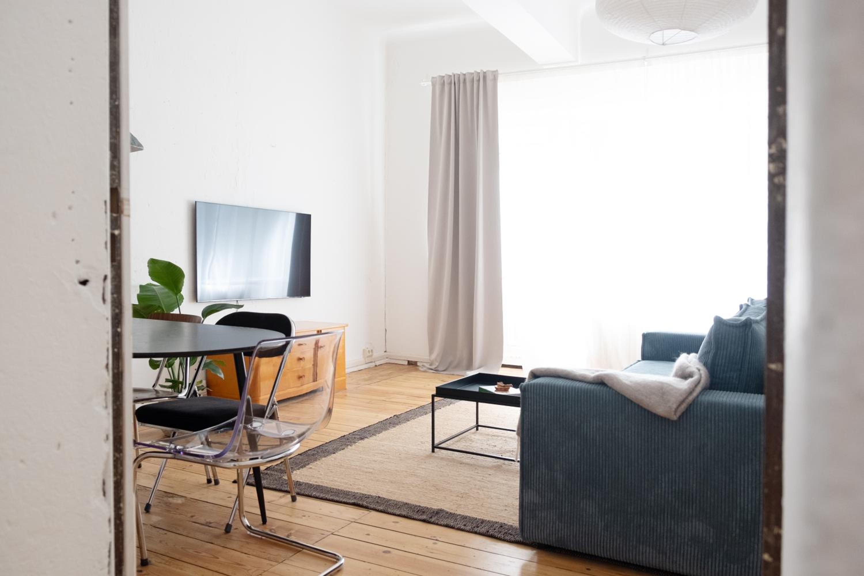 Spacious 3BR Apartment at Schillerkiez - Groups & Families