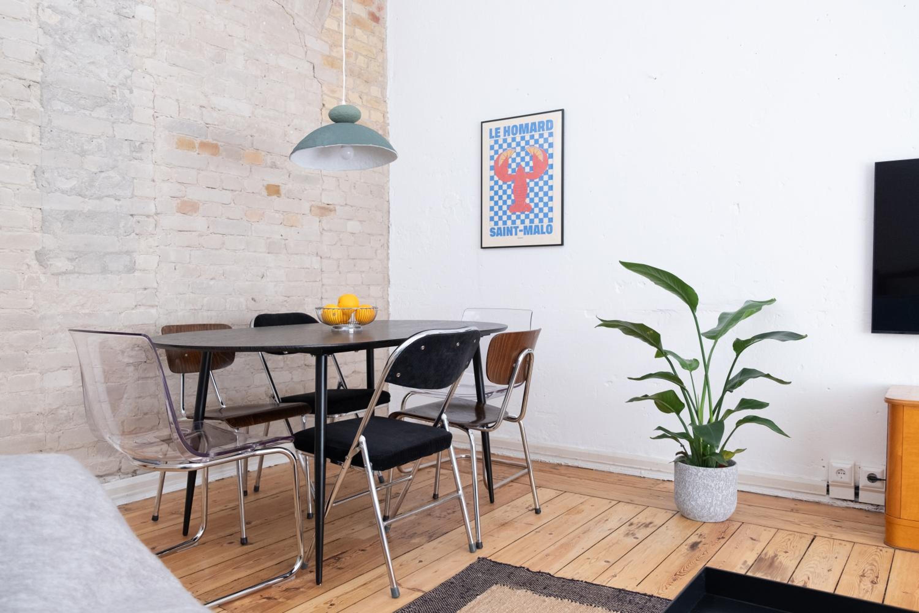 Spacious 3BR Apartment at Schillerkiez - Groups & Families