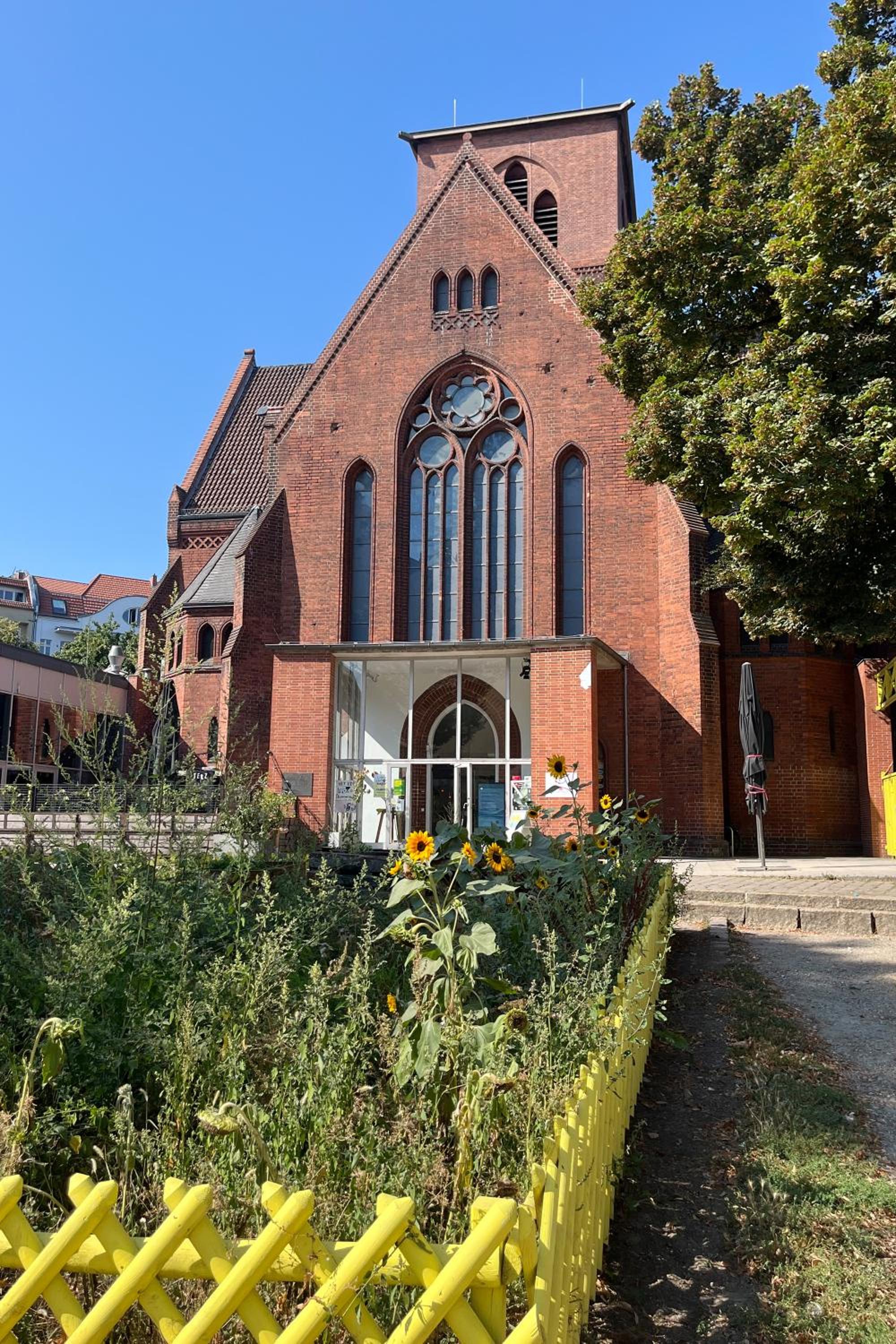Spacious 3BR Apartment at Schillerkiez - Groups & Families
