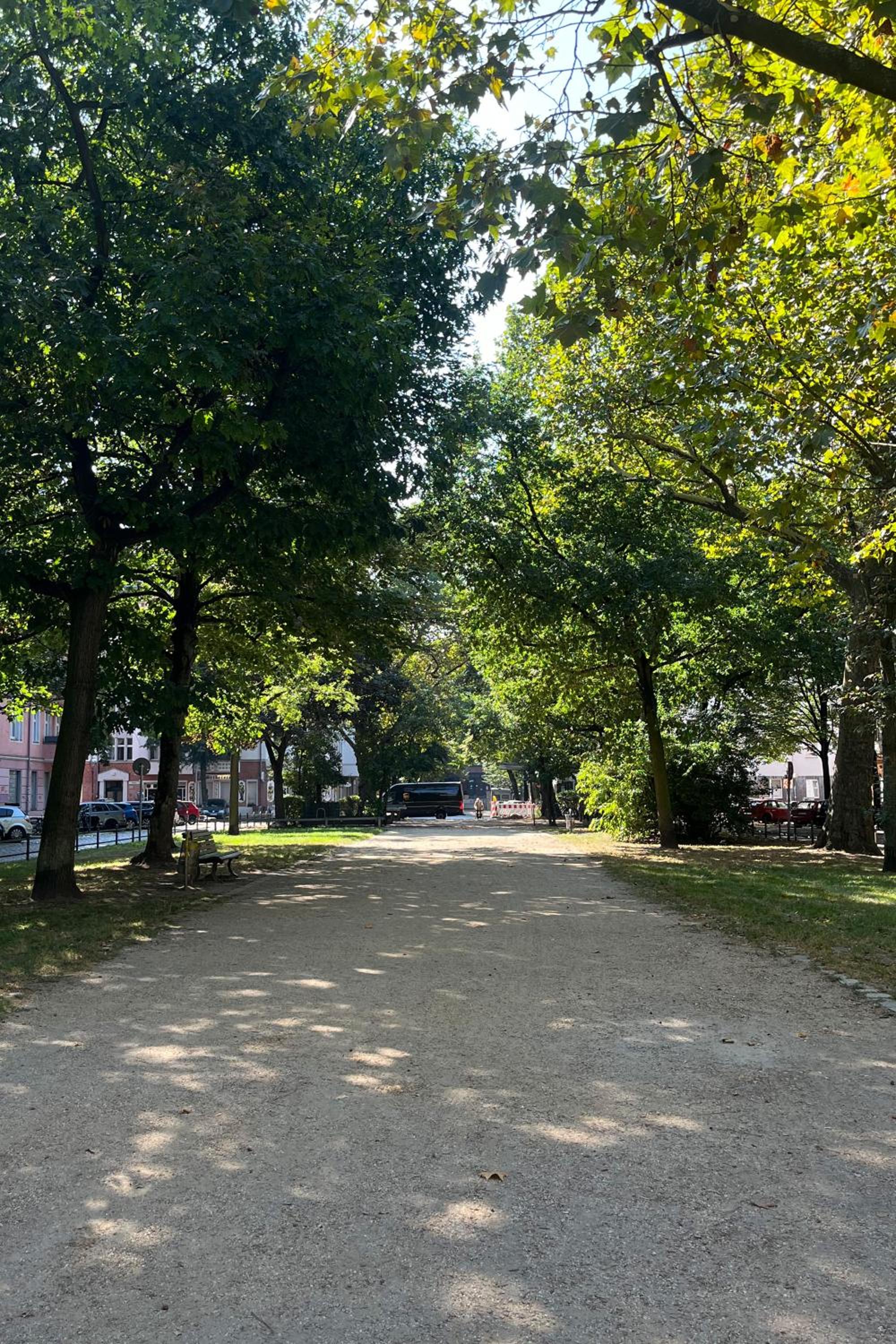 Spacious 3BR Apartment at Schillerkiez - Groups & Families