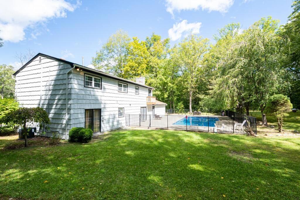 Luxe Retreat with Fireplace, WiFi, Parking in Ski Country view 4