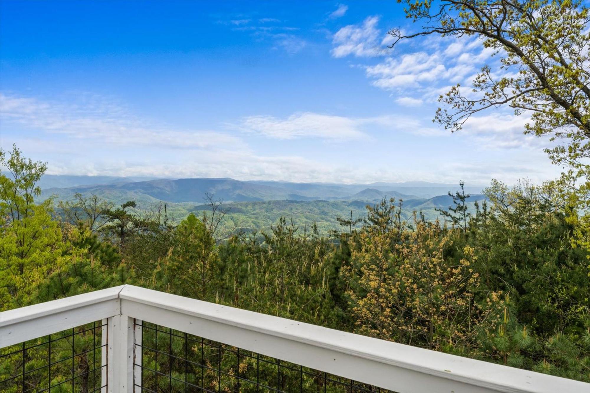 Cloud View Manor By Colonial Properties view 2